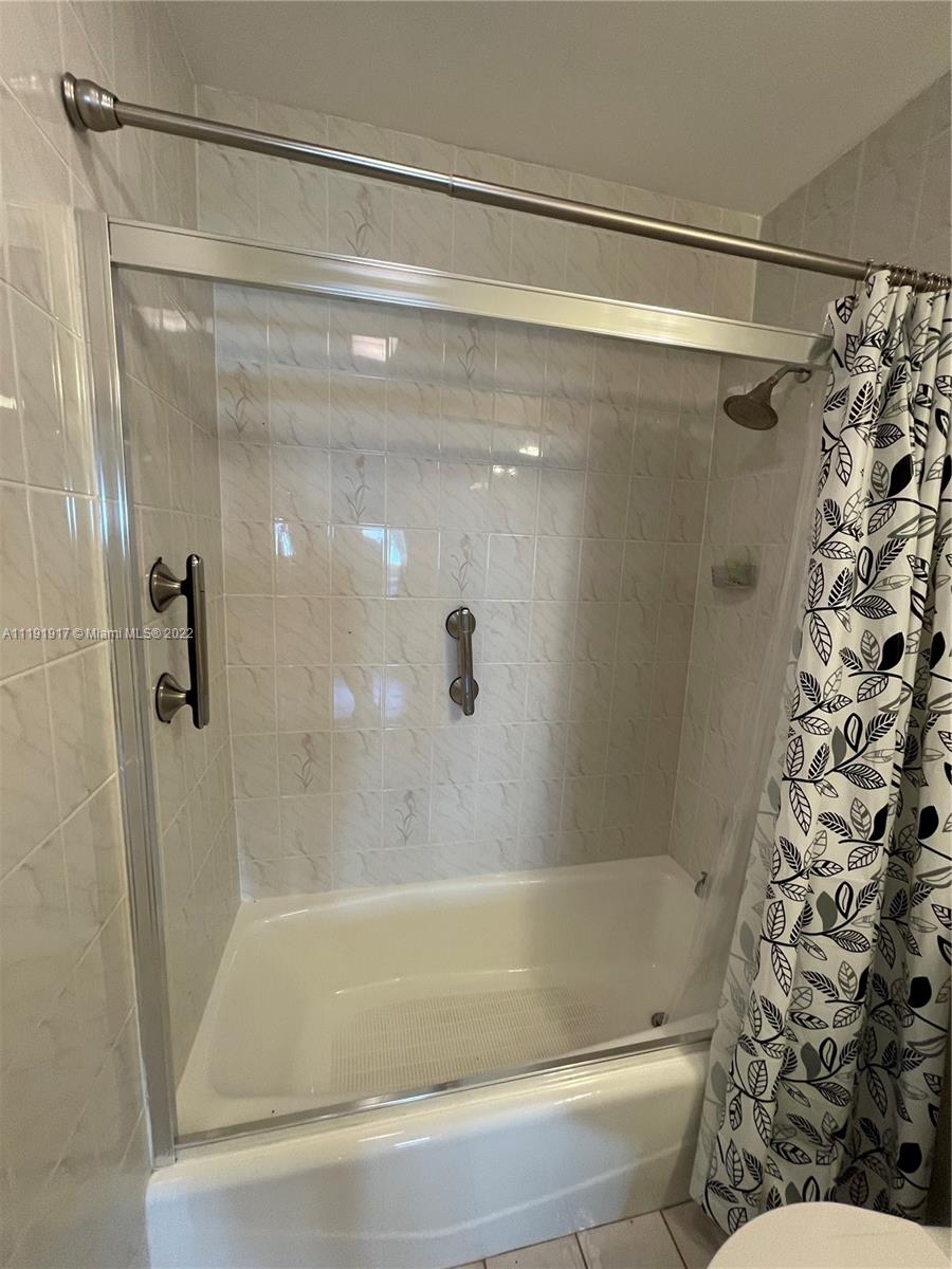 3545 NE 167th St Unit: 202