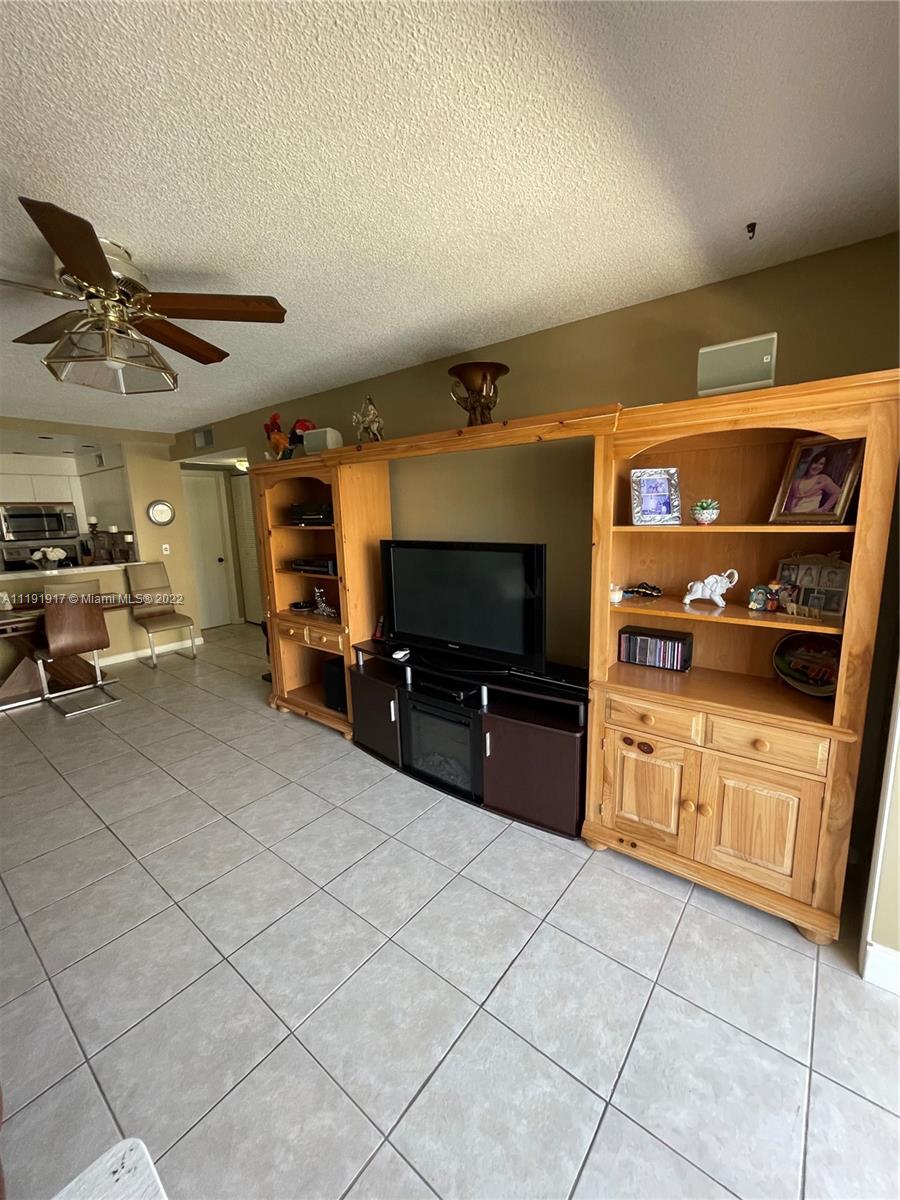 3545 NE 167th St Unit: 202