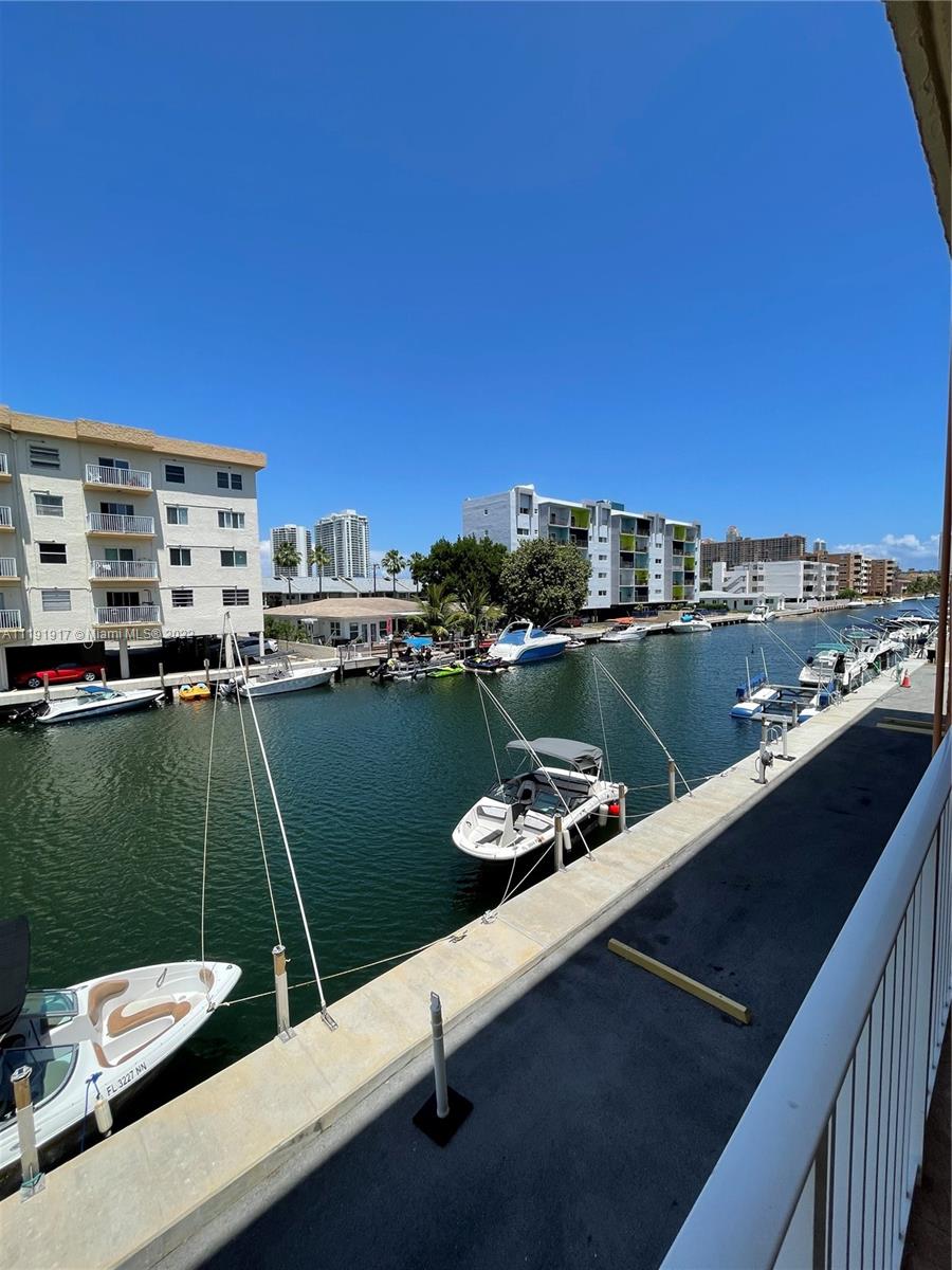 3545 NE 167th St Unit: 202