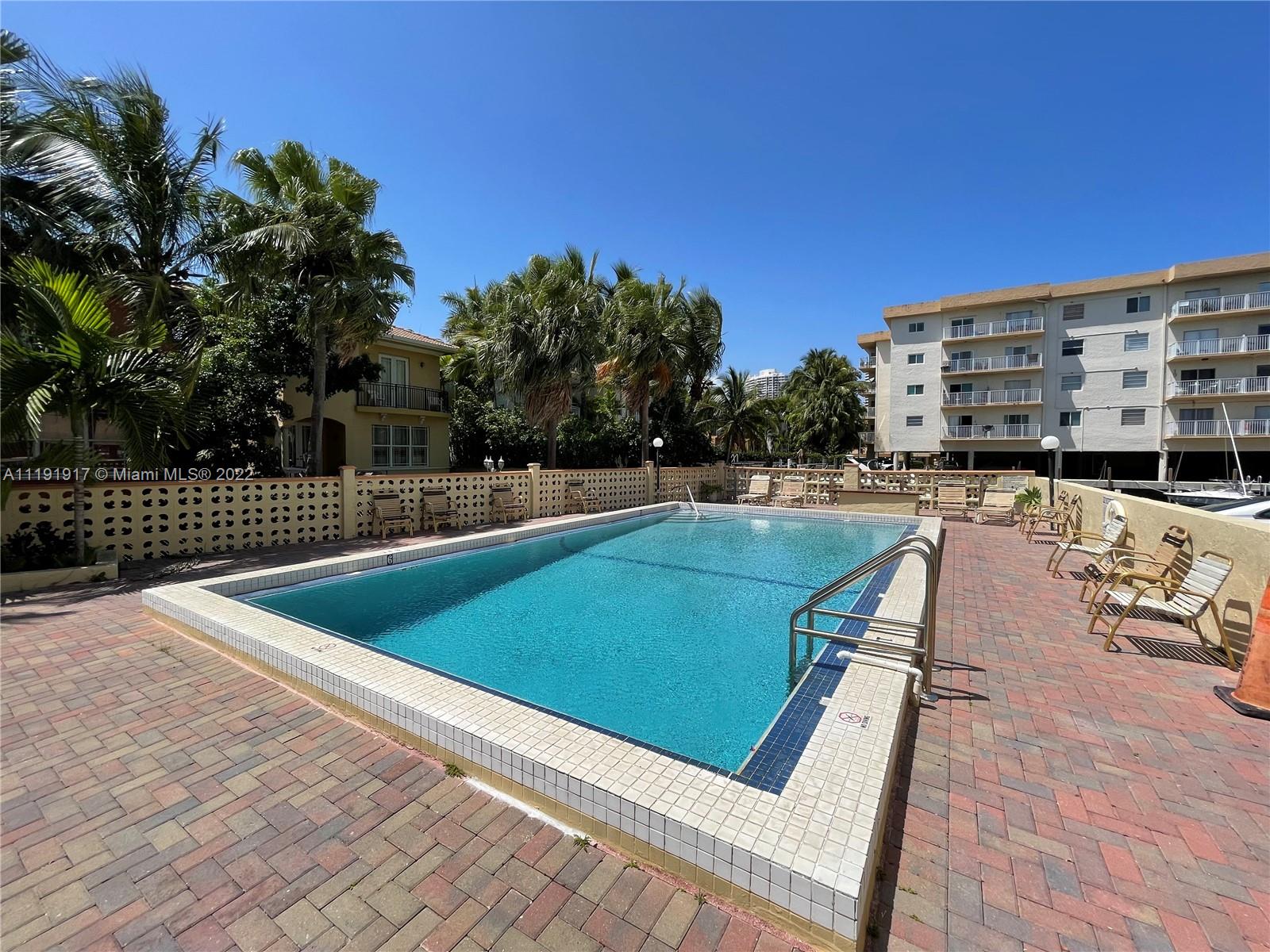 3545 NE 167th St Unit: 202