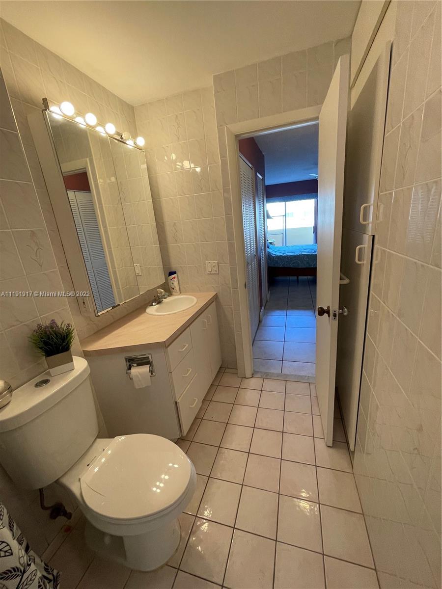 3545 NE 167th St Unit: 202
