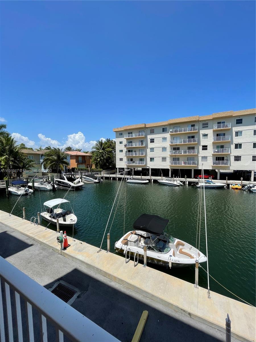 3545 NE 167th St Unit: 202