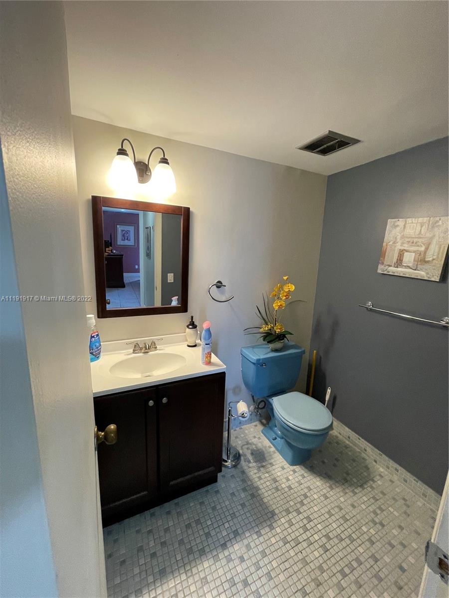 3545 NE 167th St Unit: 202
