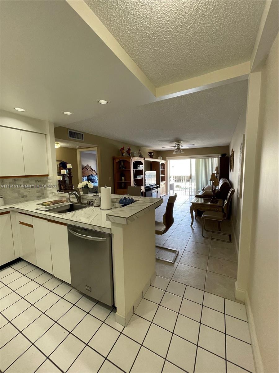 3545 NE 167th St Unit: 202