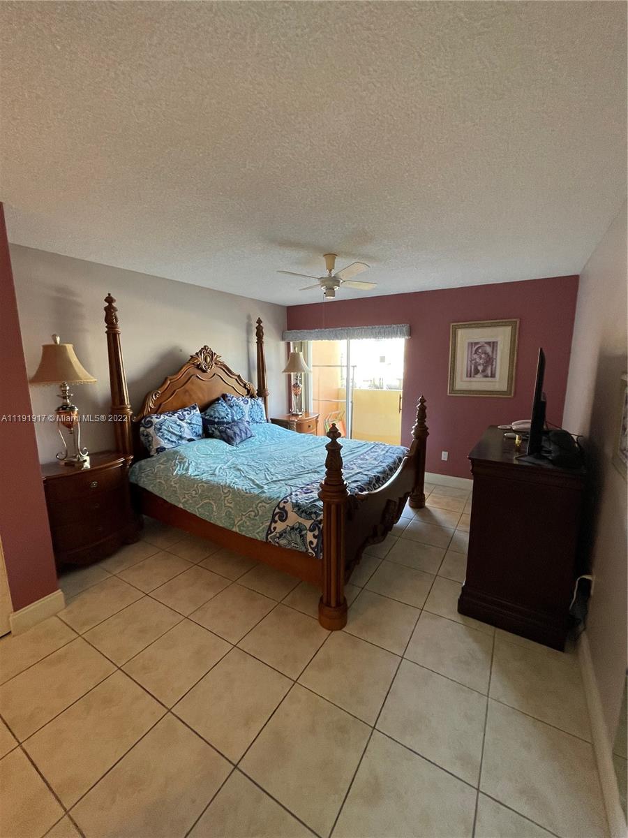 3545 NE 167th St Unit: 202