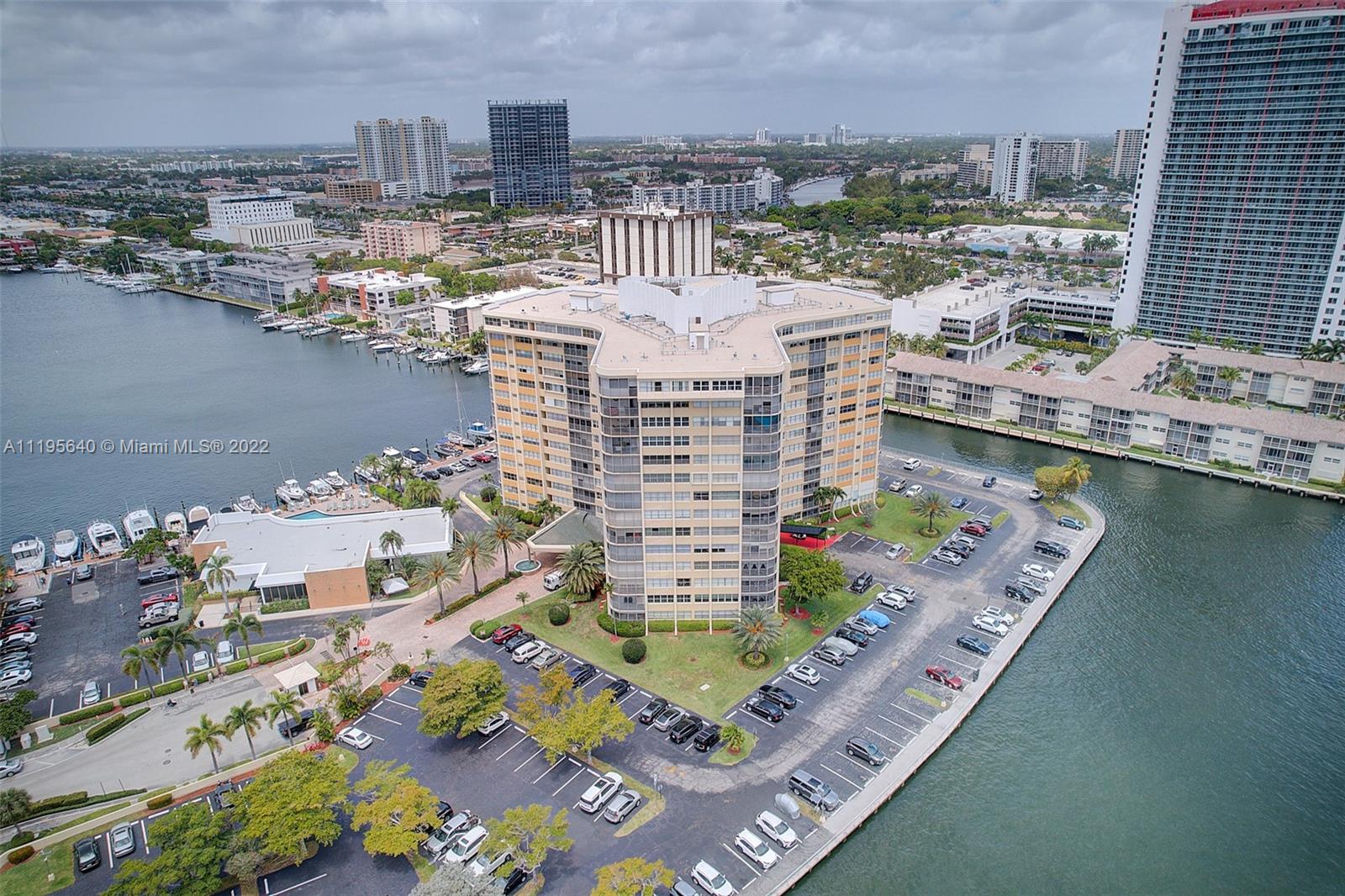 100 Golden Isles Unit: 1112