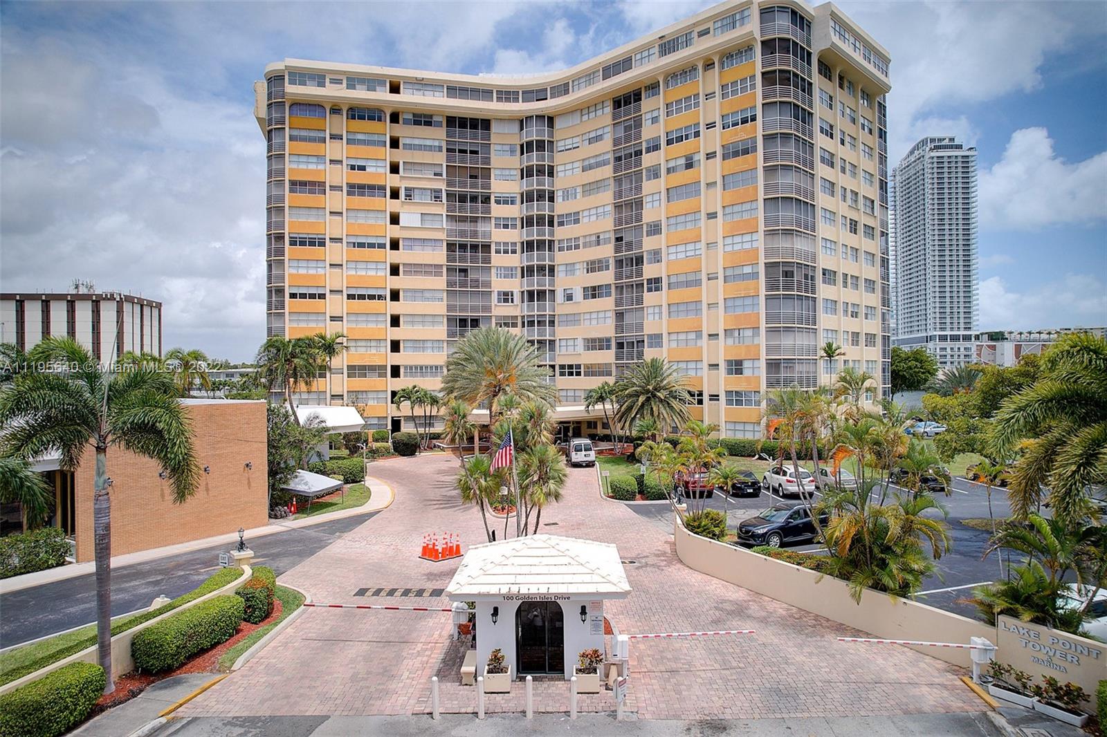 100 Golden Isles Unit: 1112