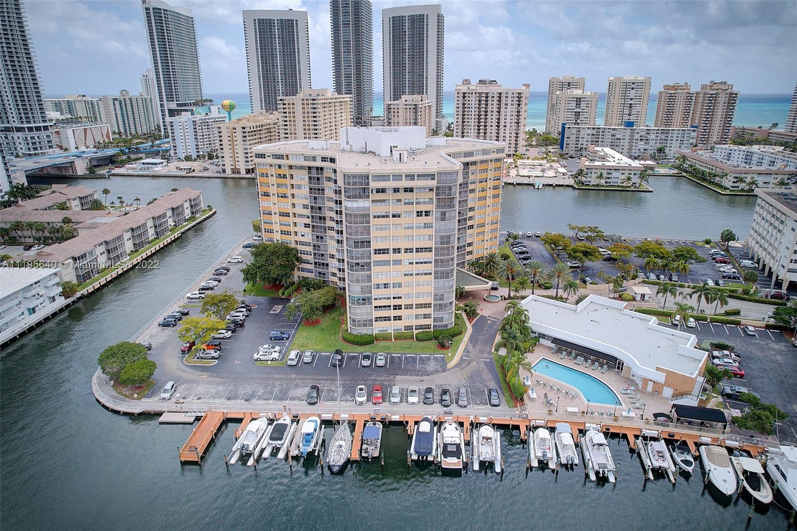 100 Golden Isles Unit: 1112