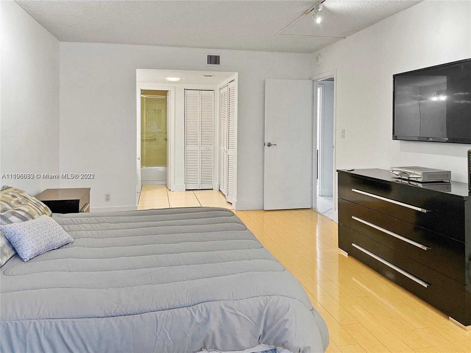 100 Bayview Dr Unit: 224