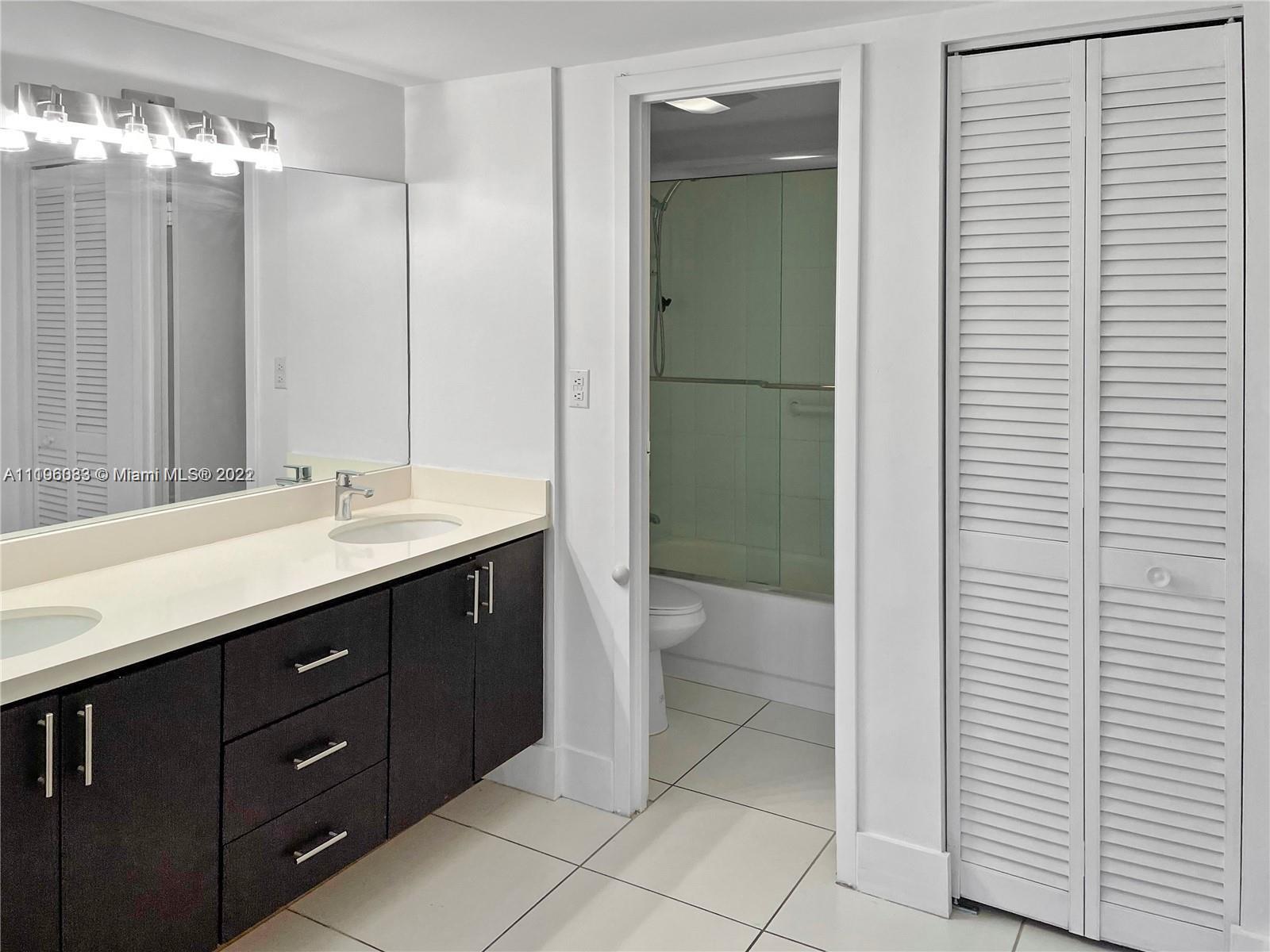 100 Bayview Dr Unit: 224