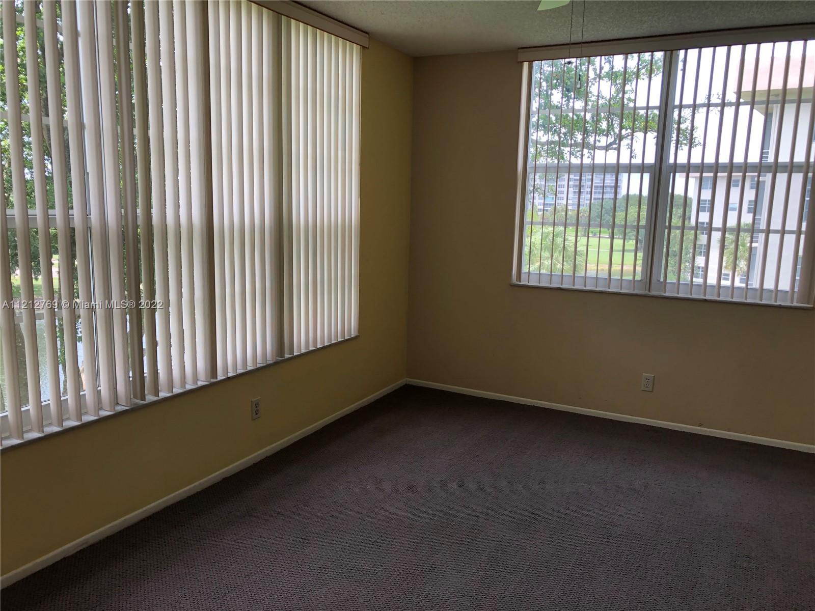 565 Oaks Ln Unit: 401