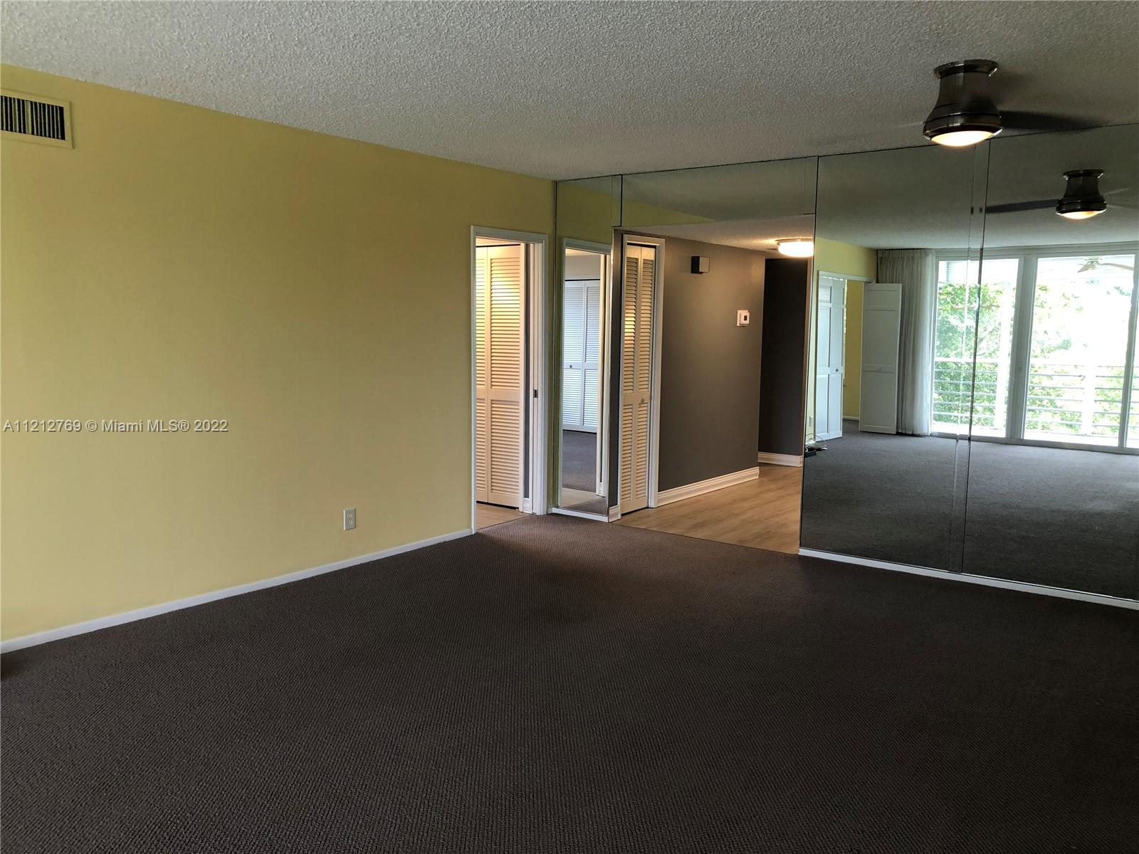 565 Oaks Ln Unit: 401