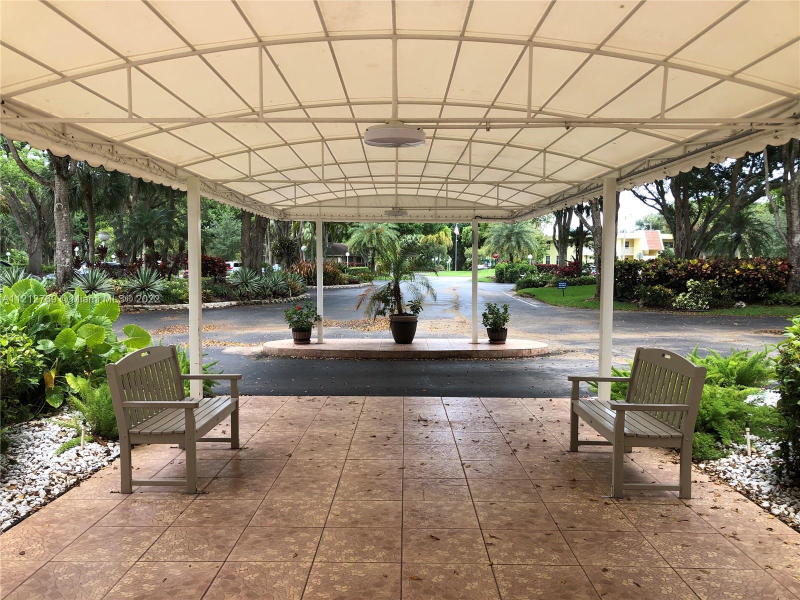 565 Oaks Ln Unit: 401