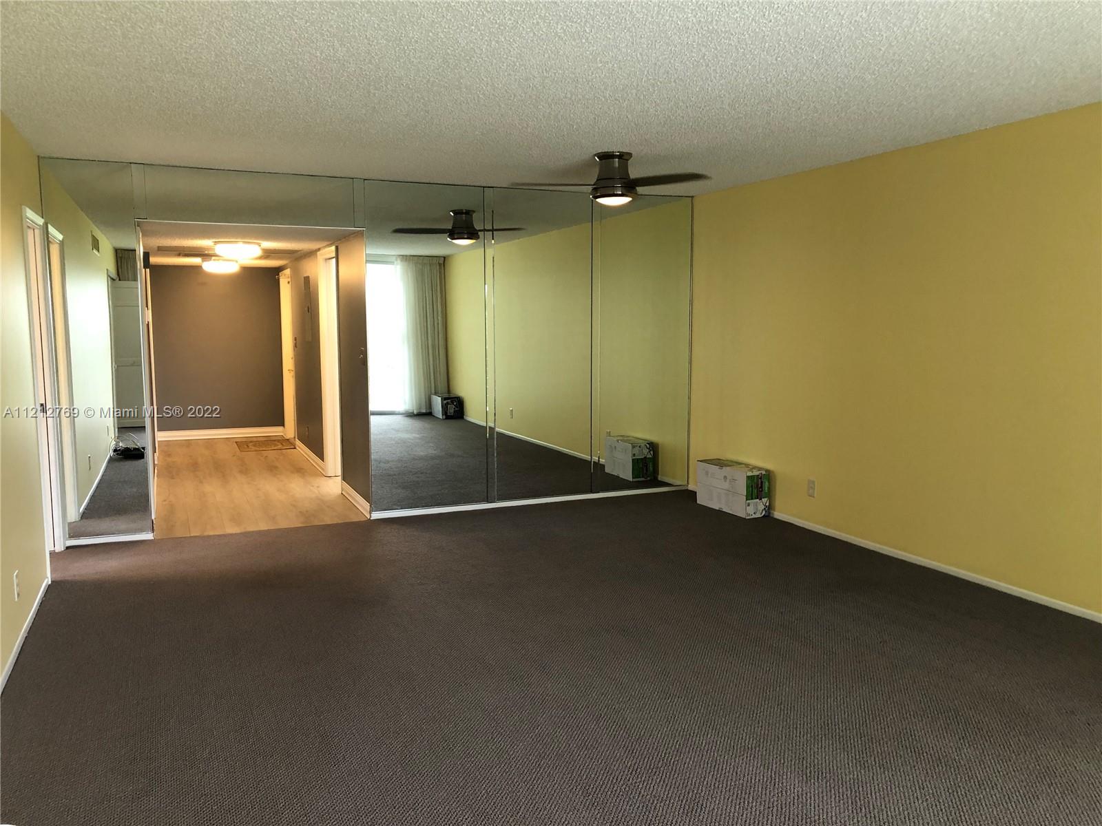 565 Oaks Ln Unit: 401