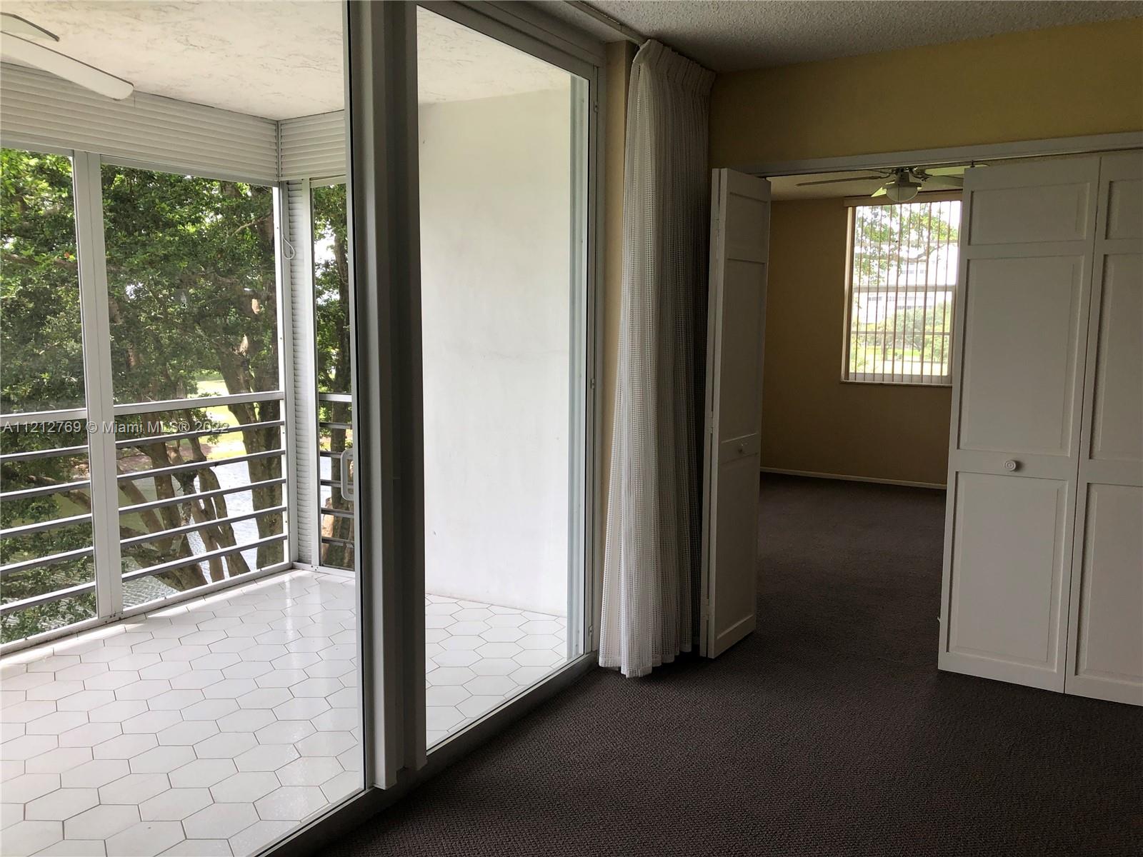 565 Oaks Ln Unit: 401