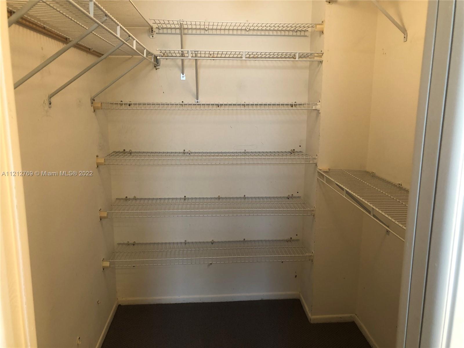 565 Oaks Ln Unit: 401