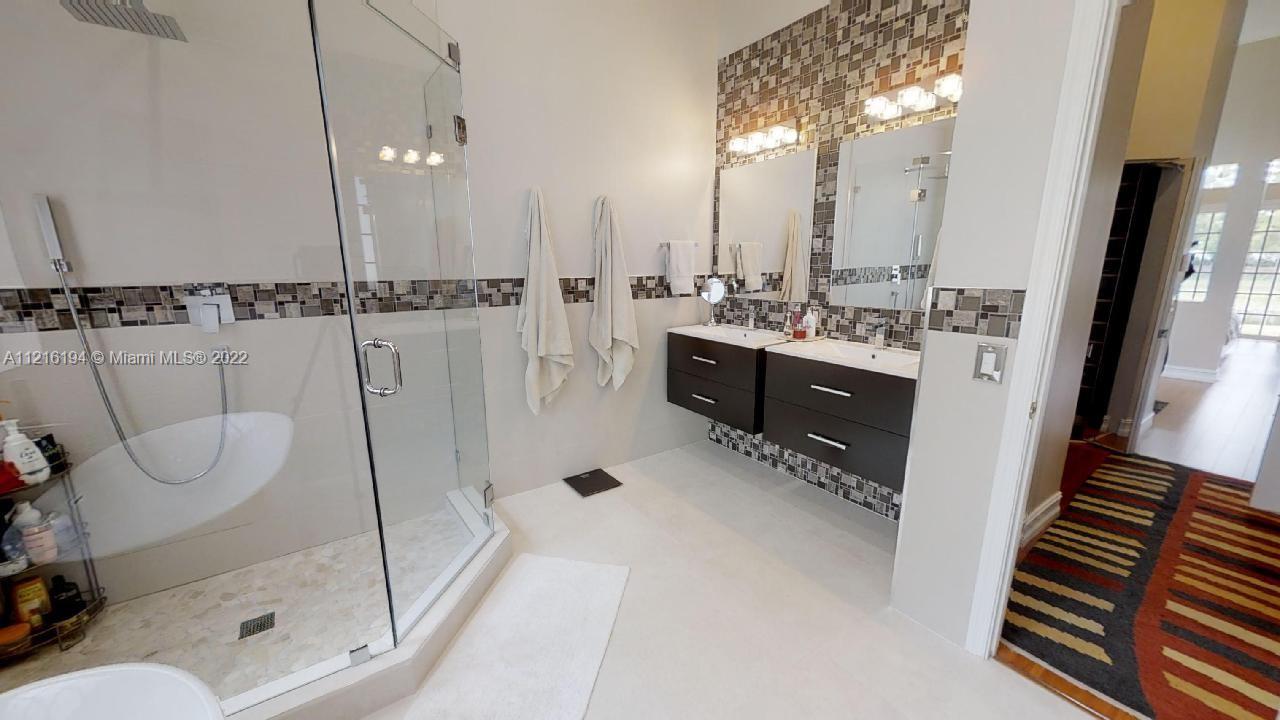 849 Crestview Cir