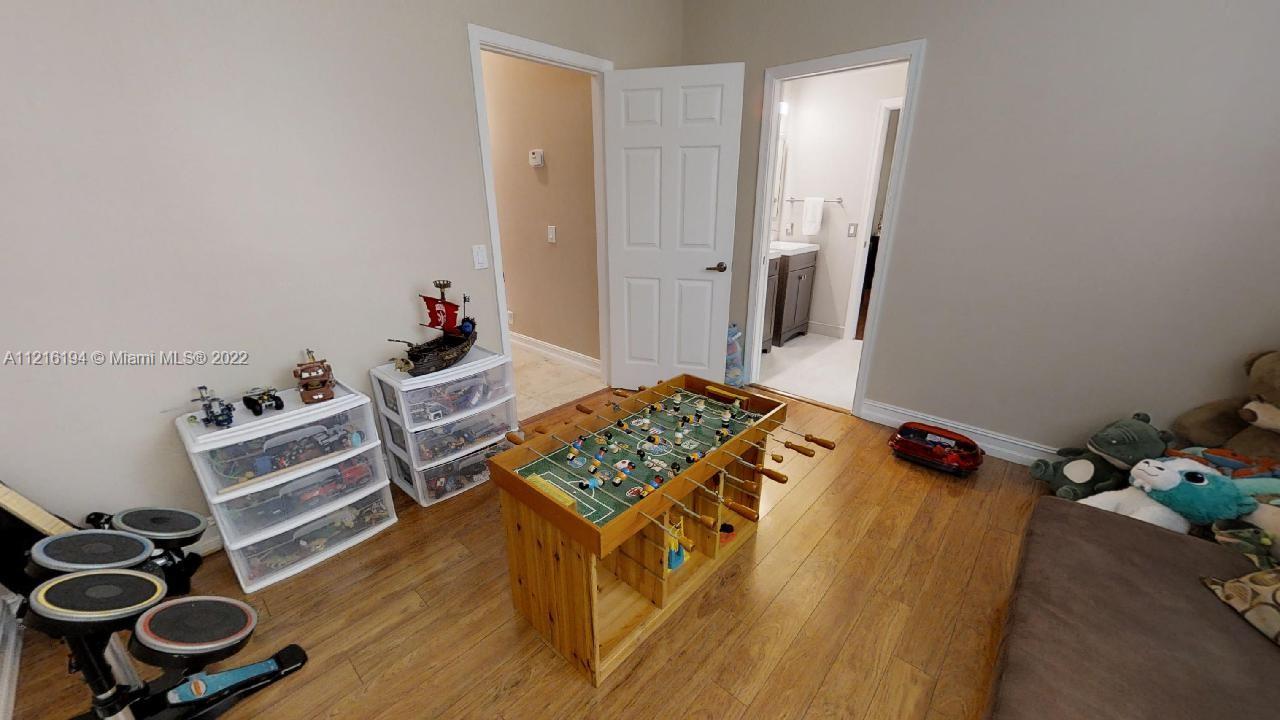 849 Crestview Cir