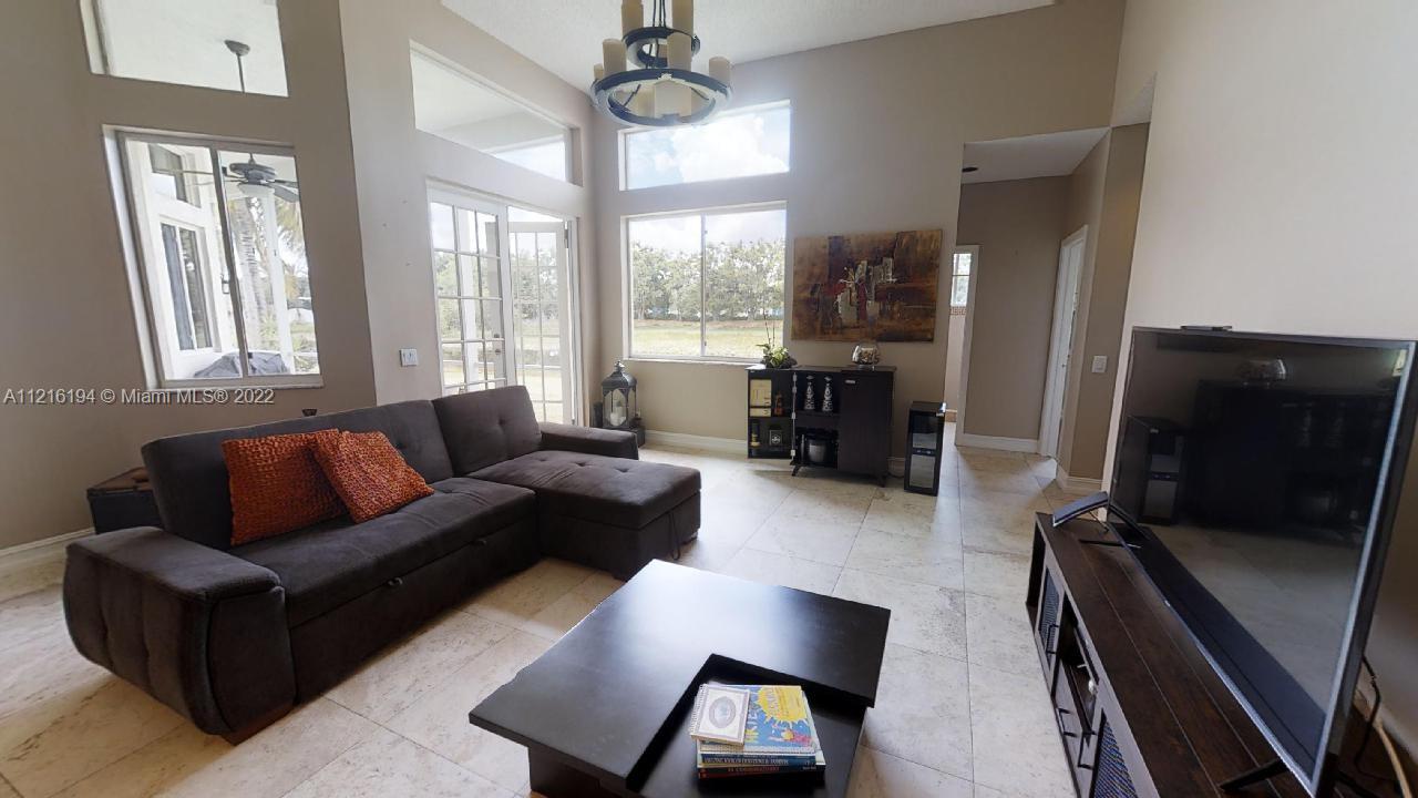 849 Crestview Cir