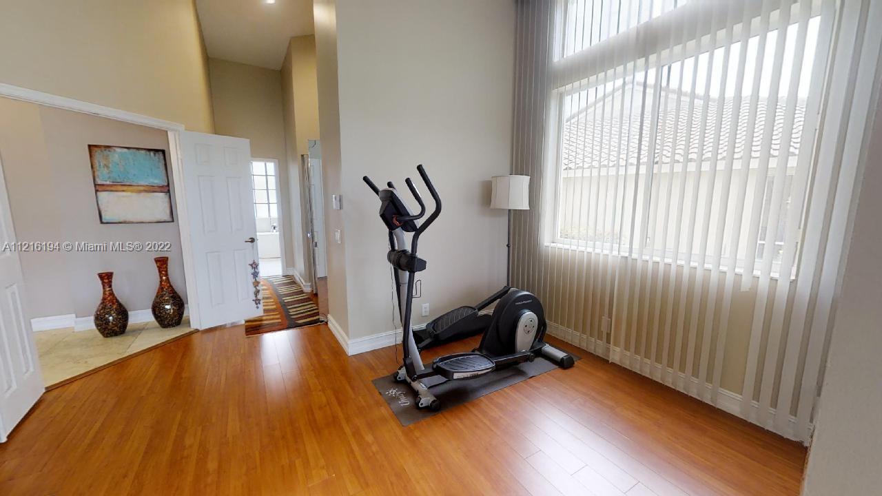 849 Crestview Cir