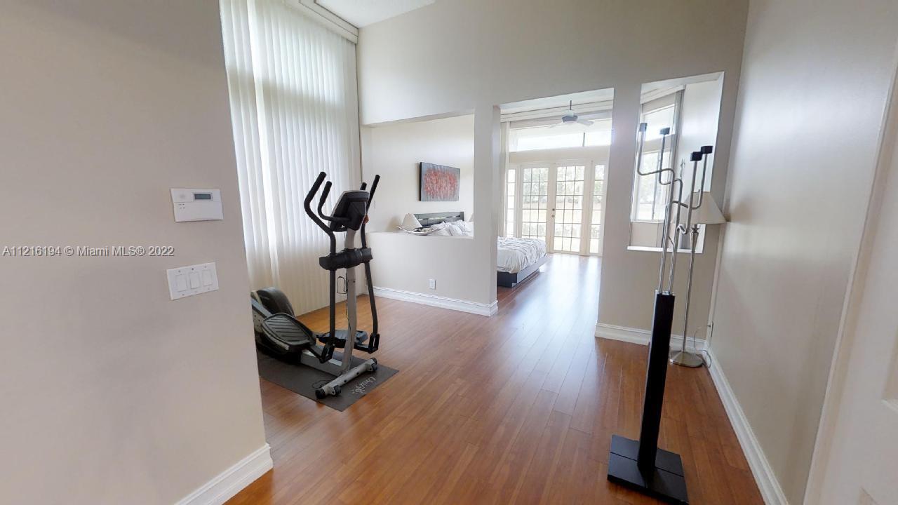 849 Crestview Cir