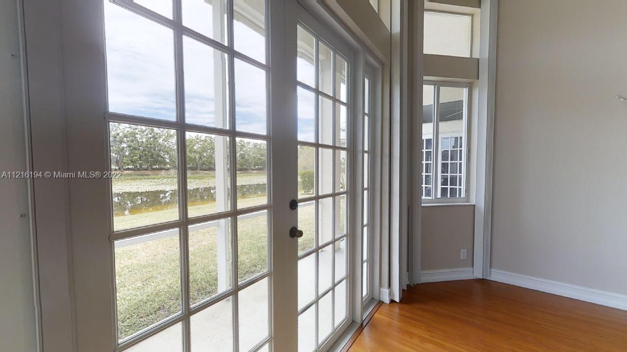 849 Crestview Cir