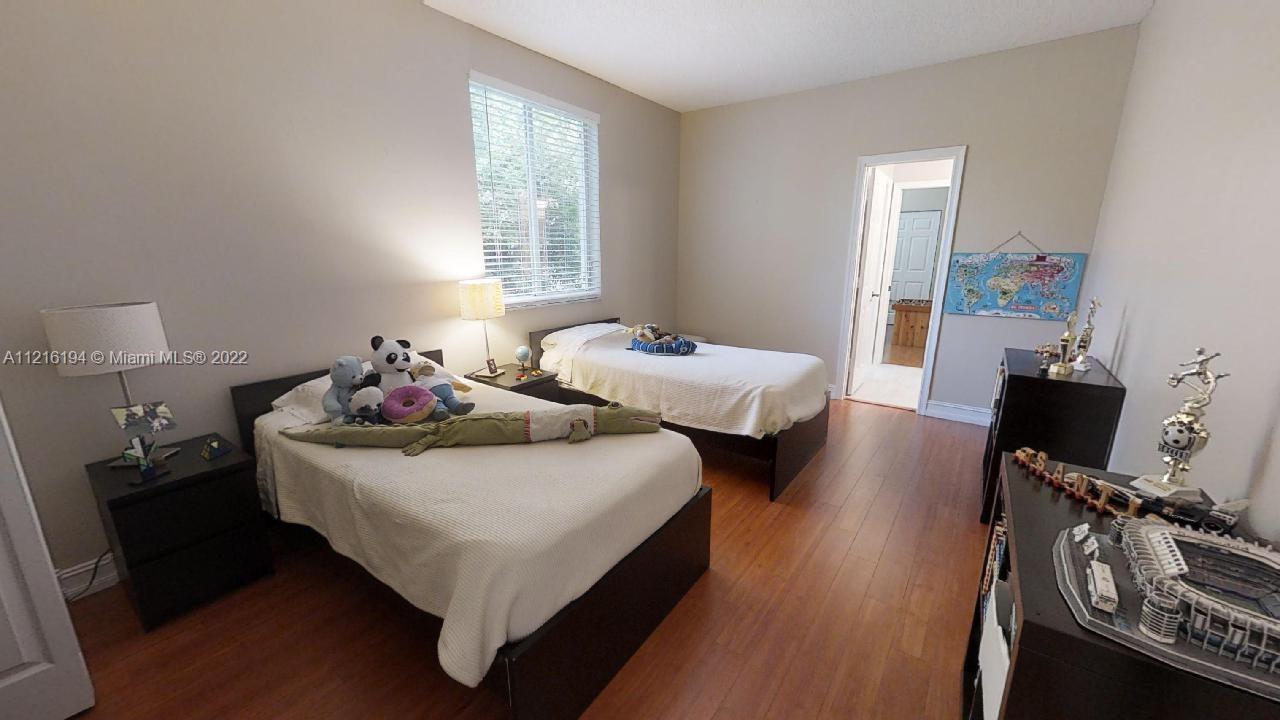 849 Crestview Cir