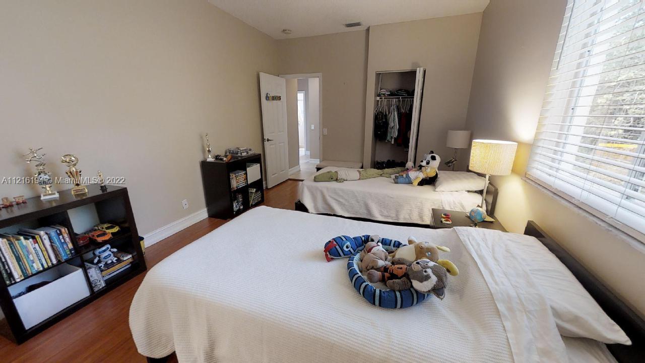 849 Crestview Cir