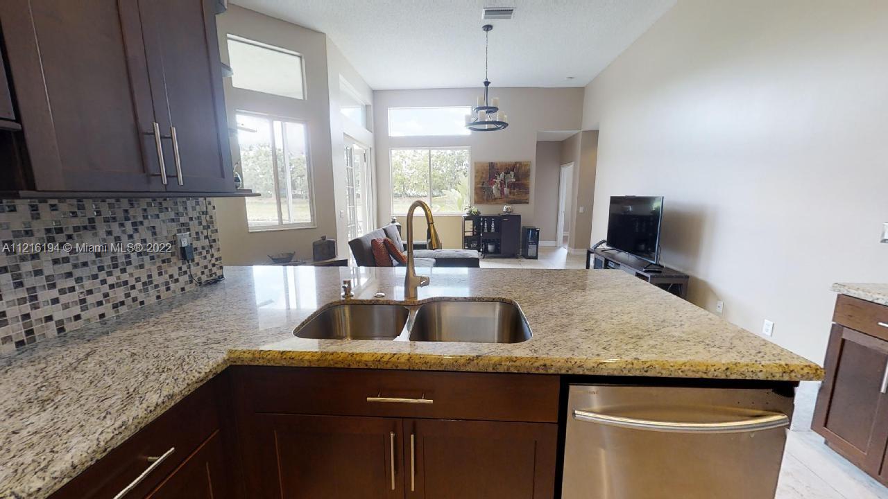 849 Crestview Cir
