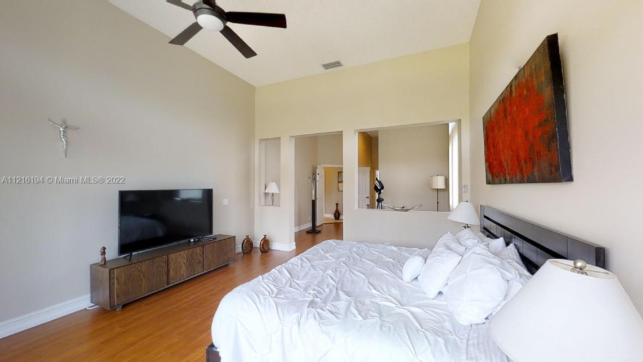 849 Crestview Cir