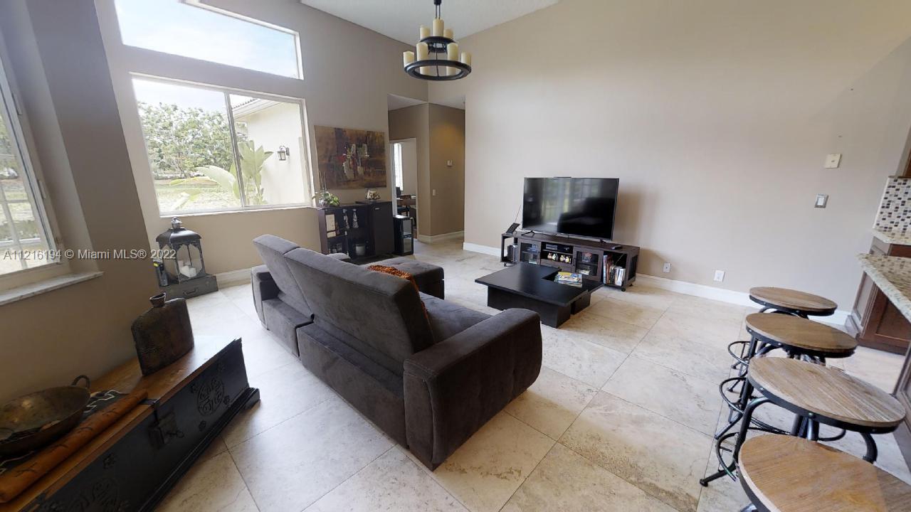849 Crestview Cir