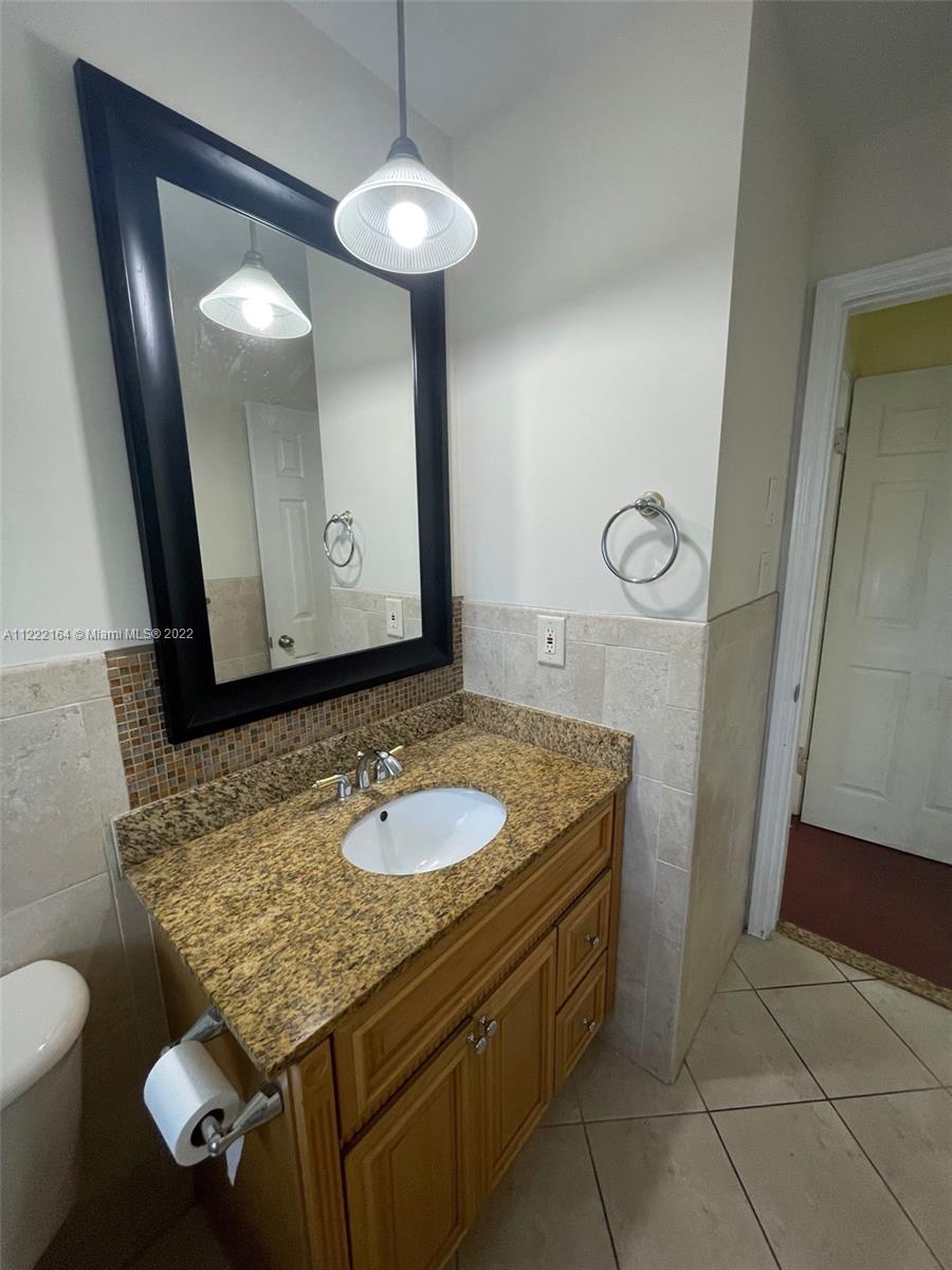 9607 NW 66th St Unit: 0