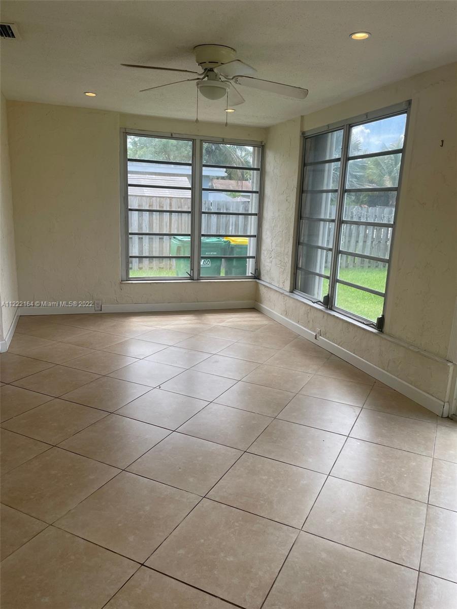 9607 NW 66th St Unit: 0