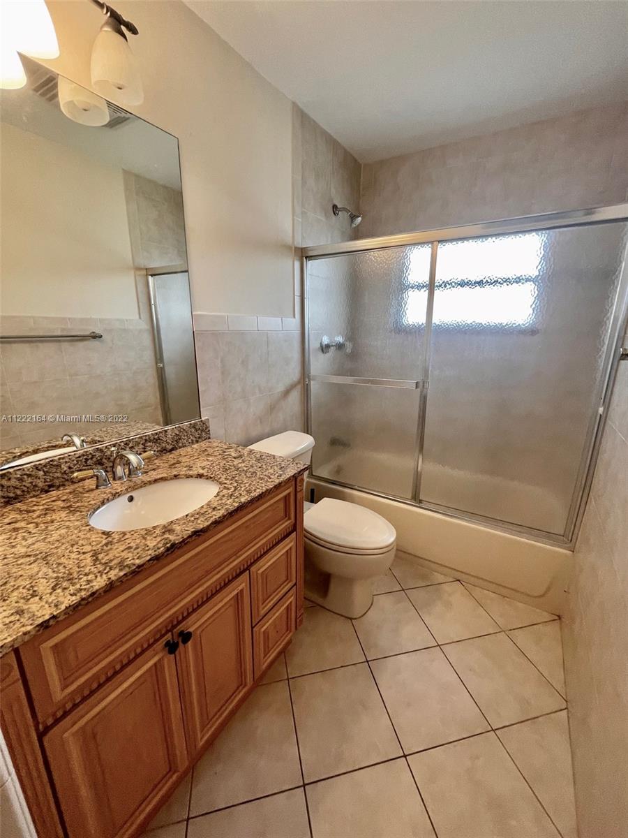 9607 NW 66th St Unit: 0