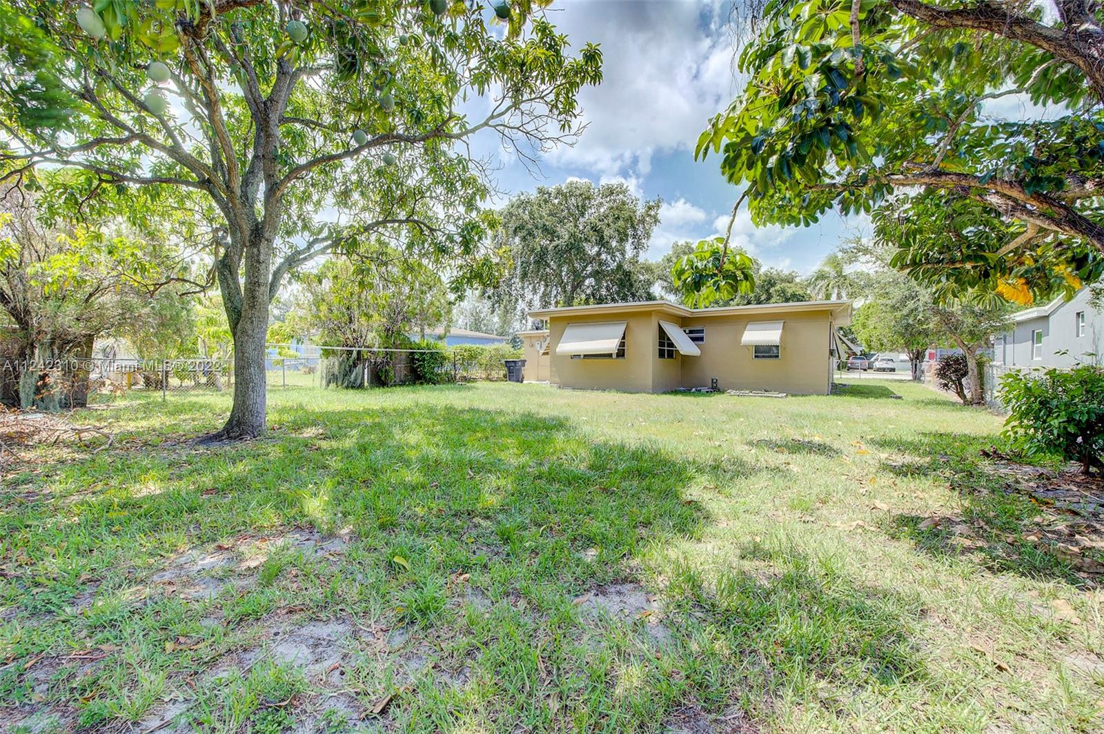 737 NW 1st Ct
