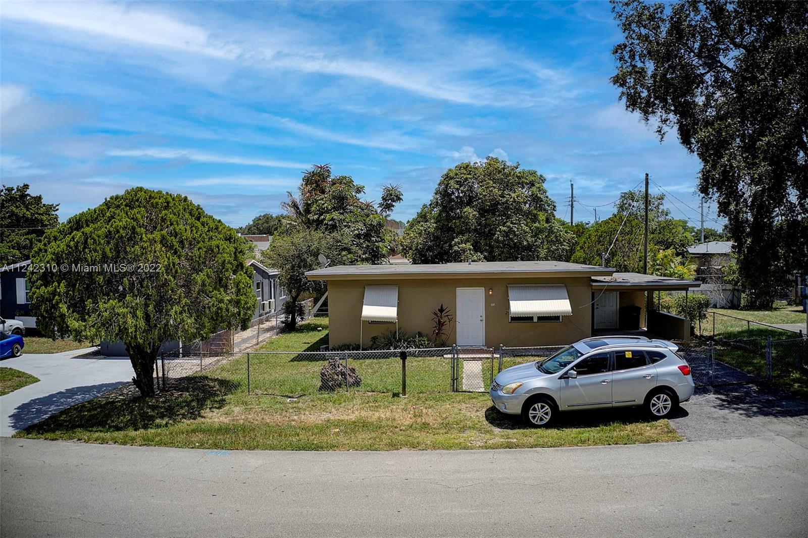 737 NW 1st Ct