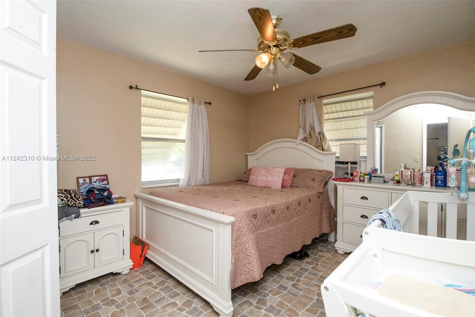 737 NW 1st Ct