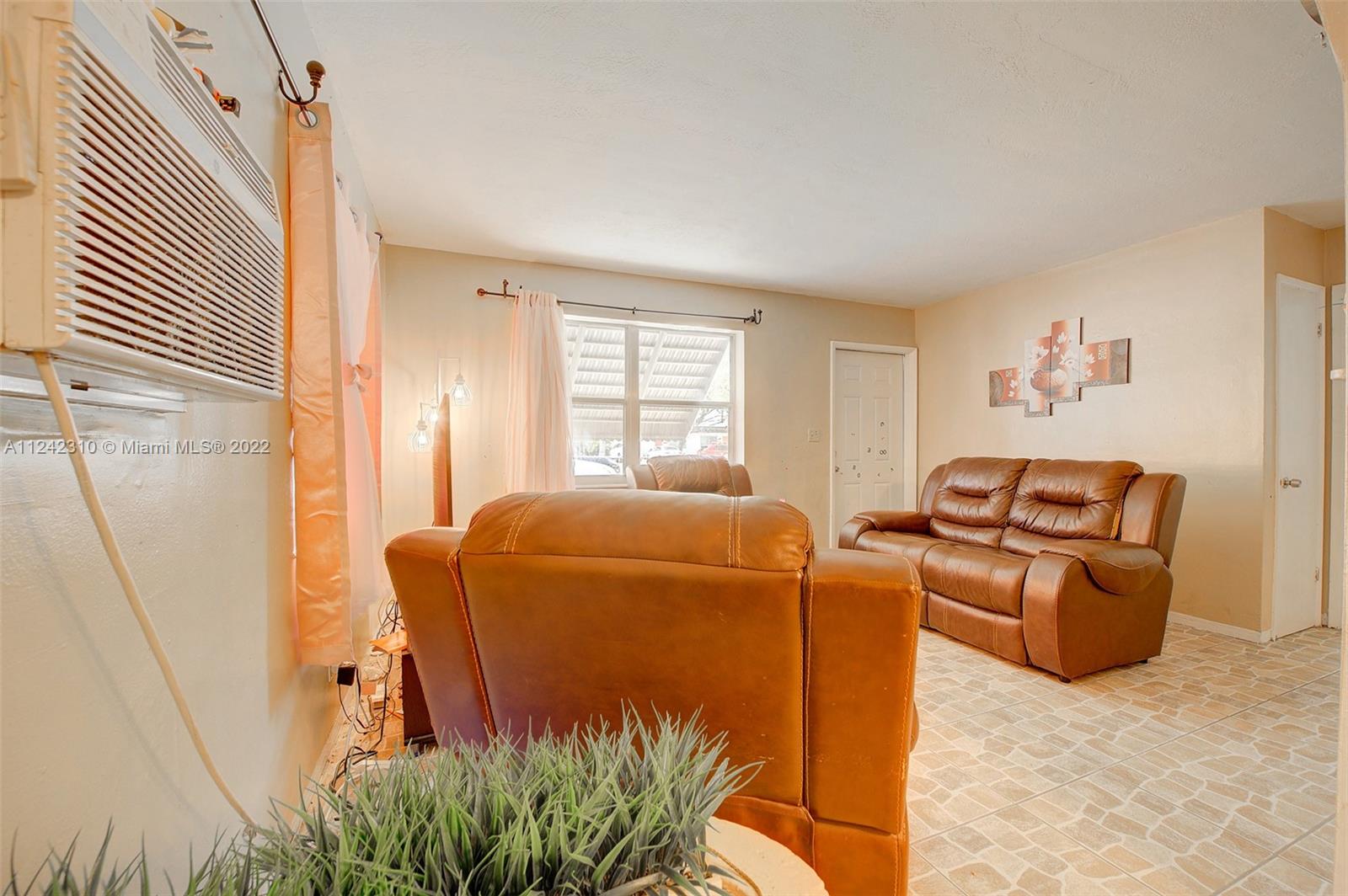 737 NW 1st Ct