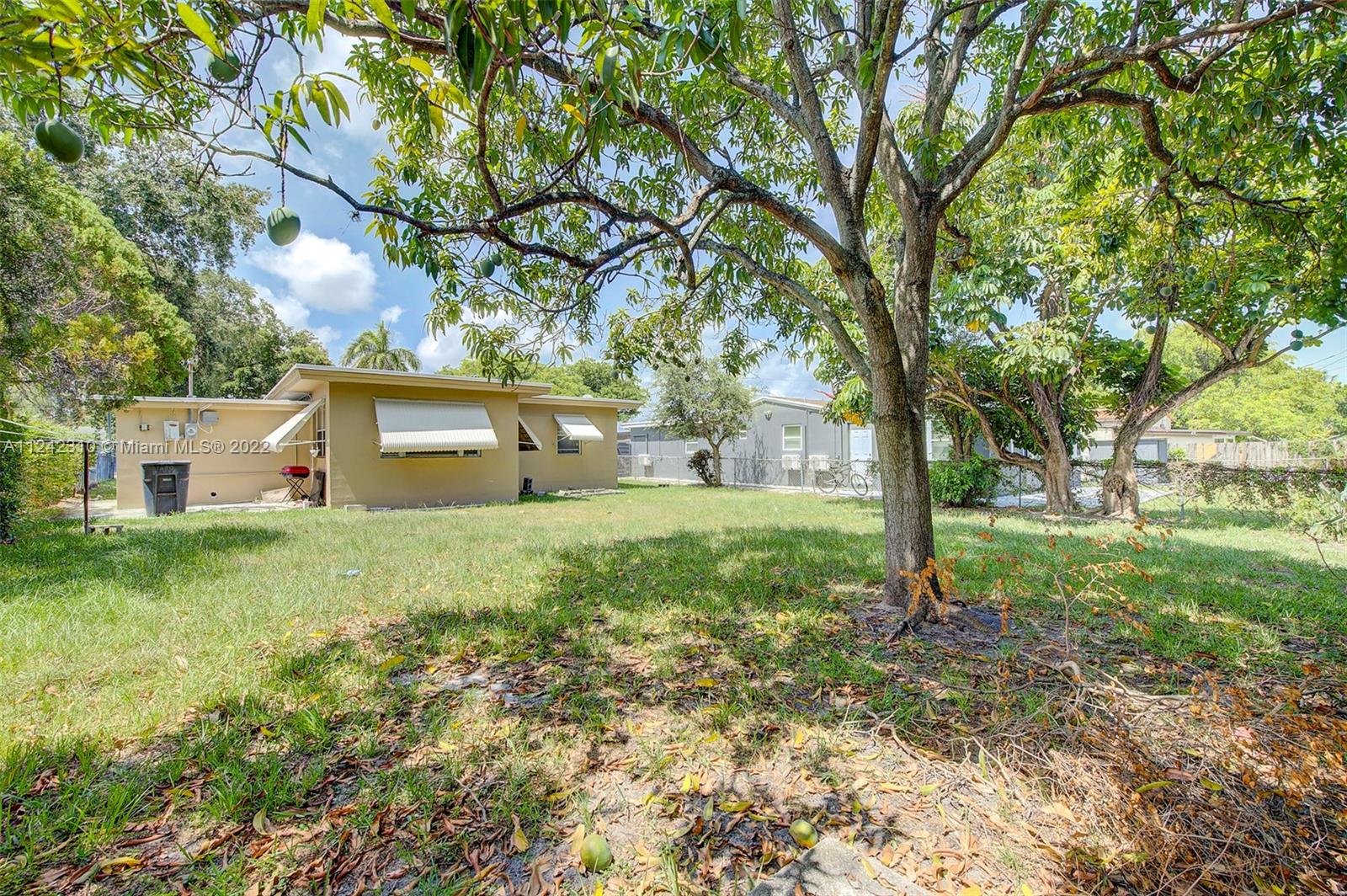 737 NW 1st Ct