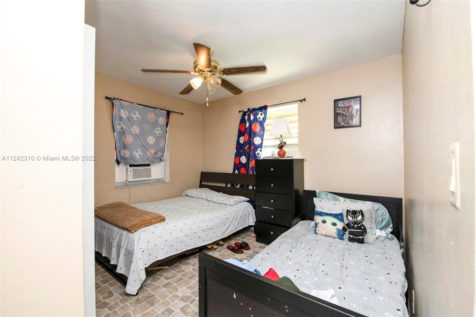 737 NW 1st Ct