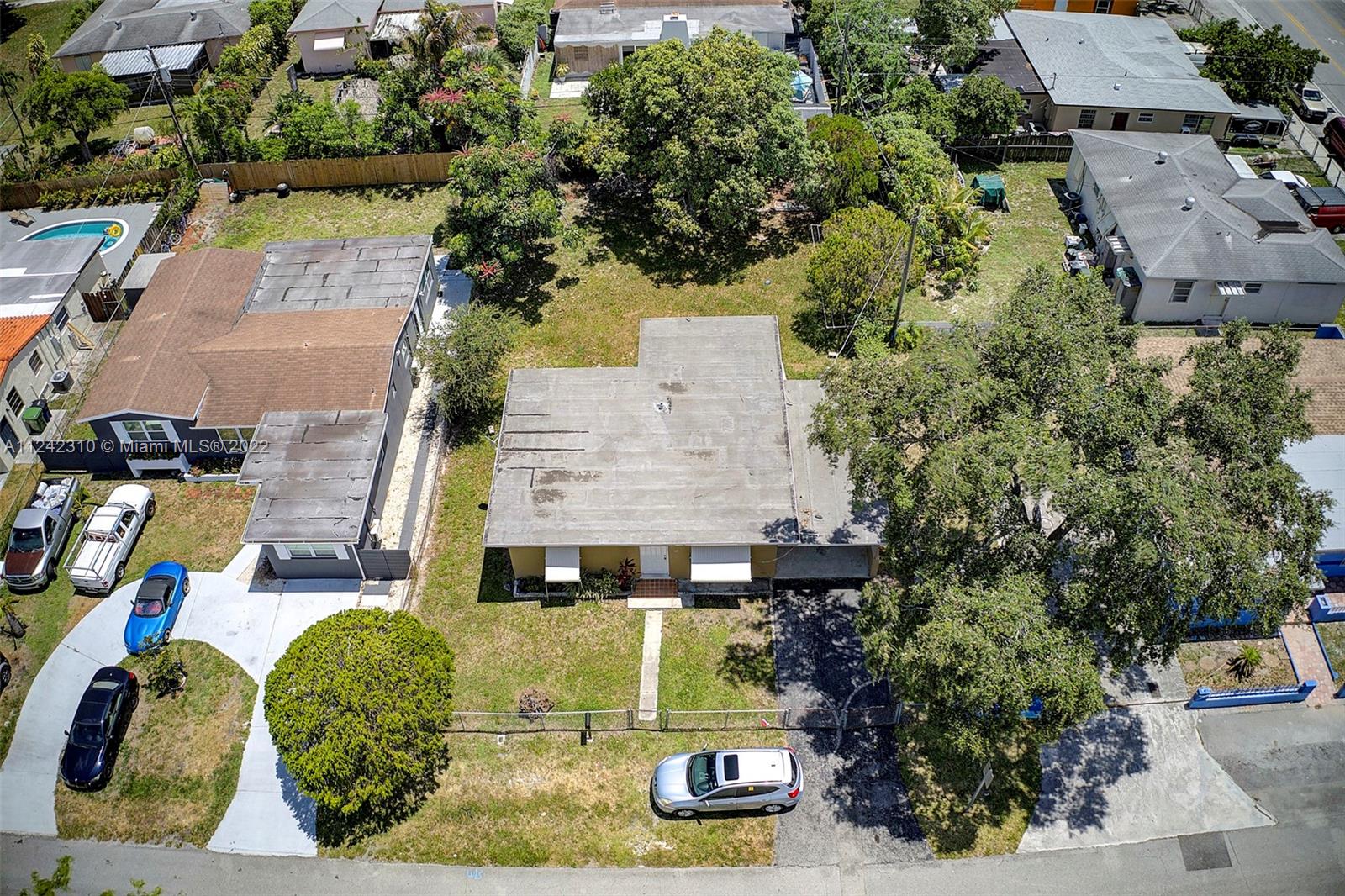 737 NW 1st Ct