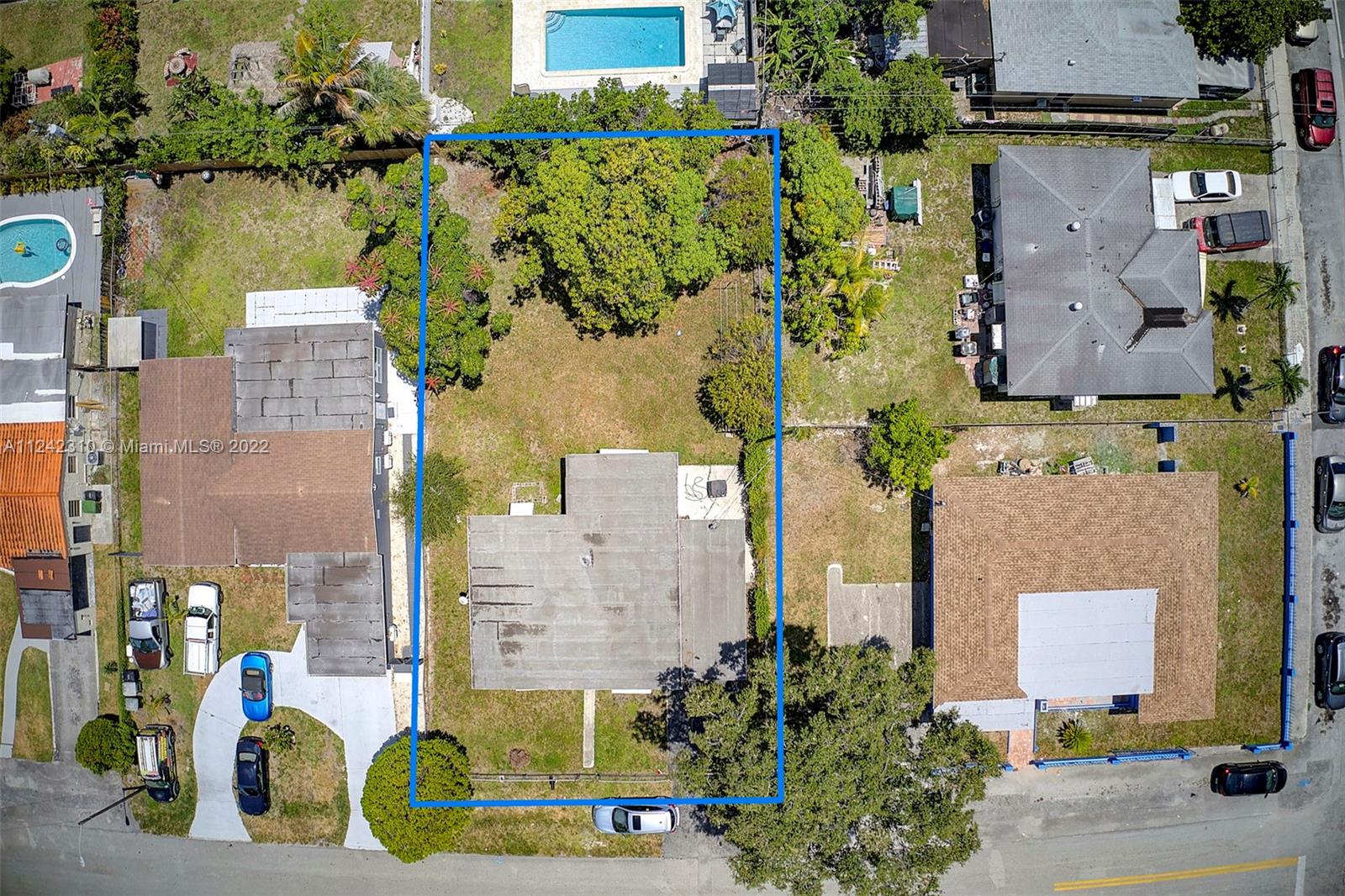737 NW 1st Ct