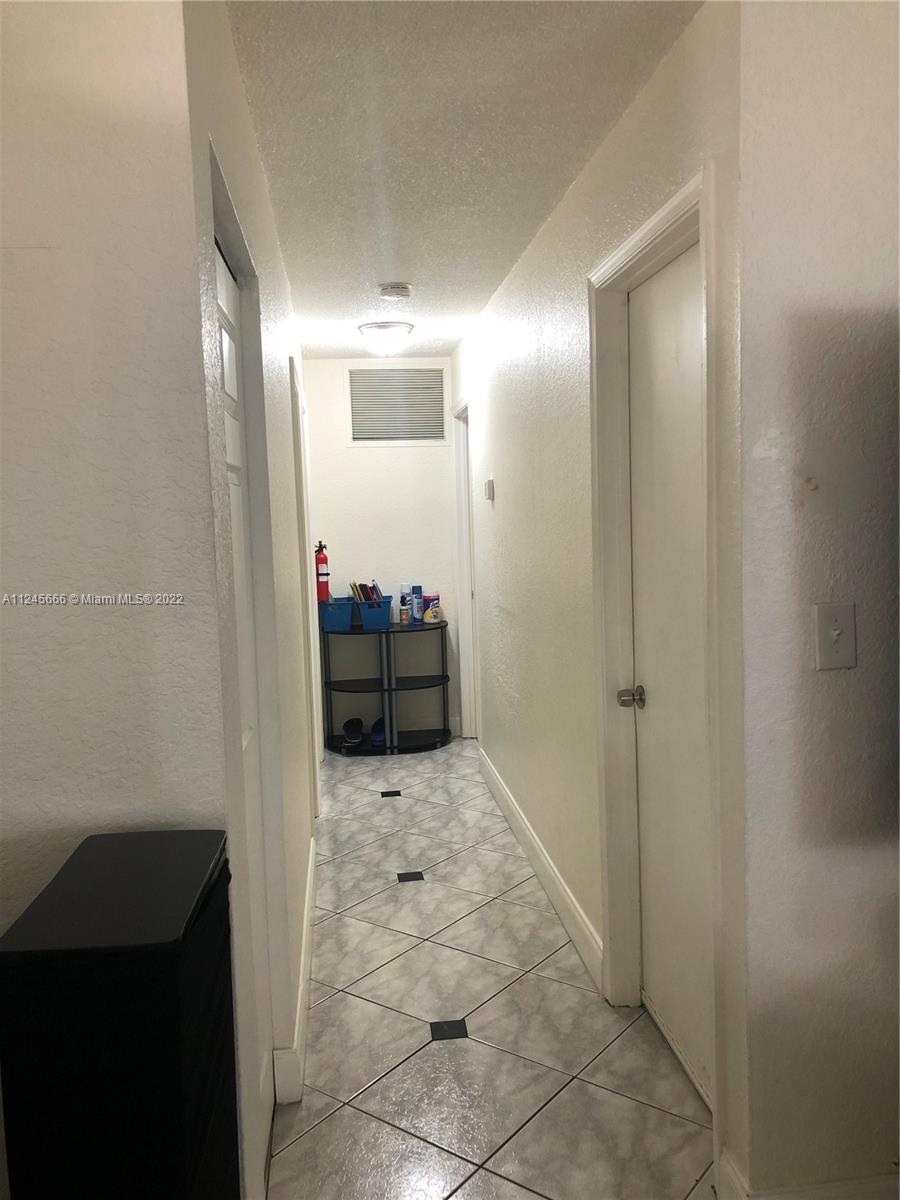 717 SW 79th Ter