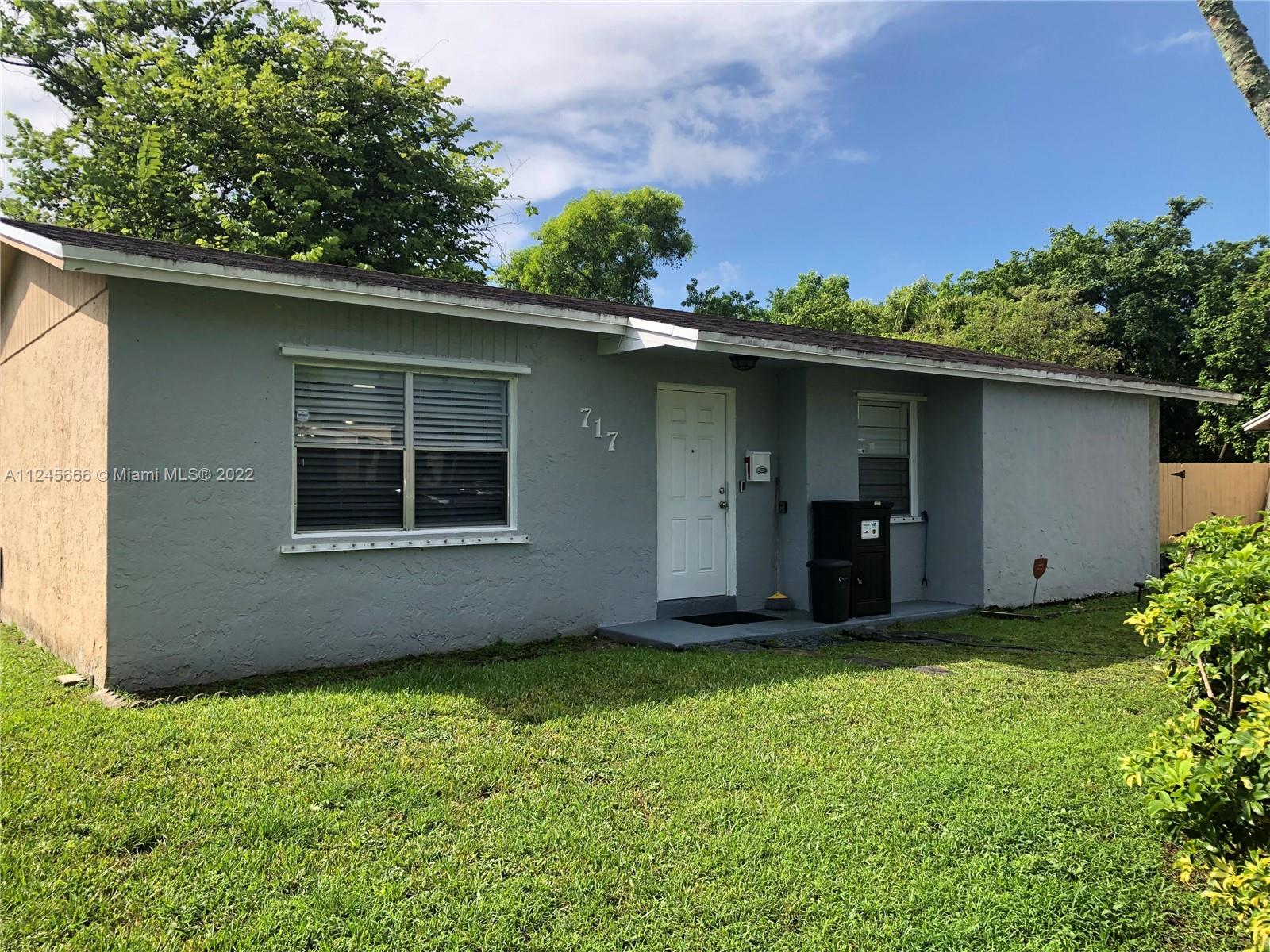 717 SW 79th Ter