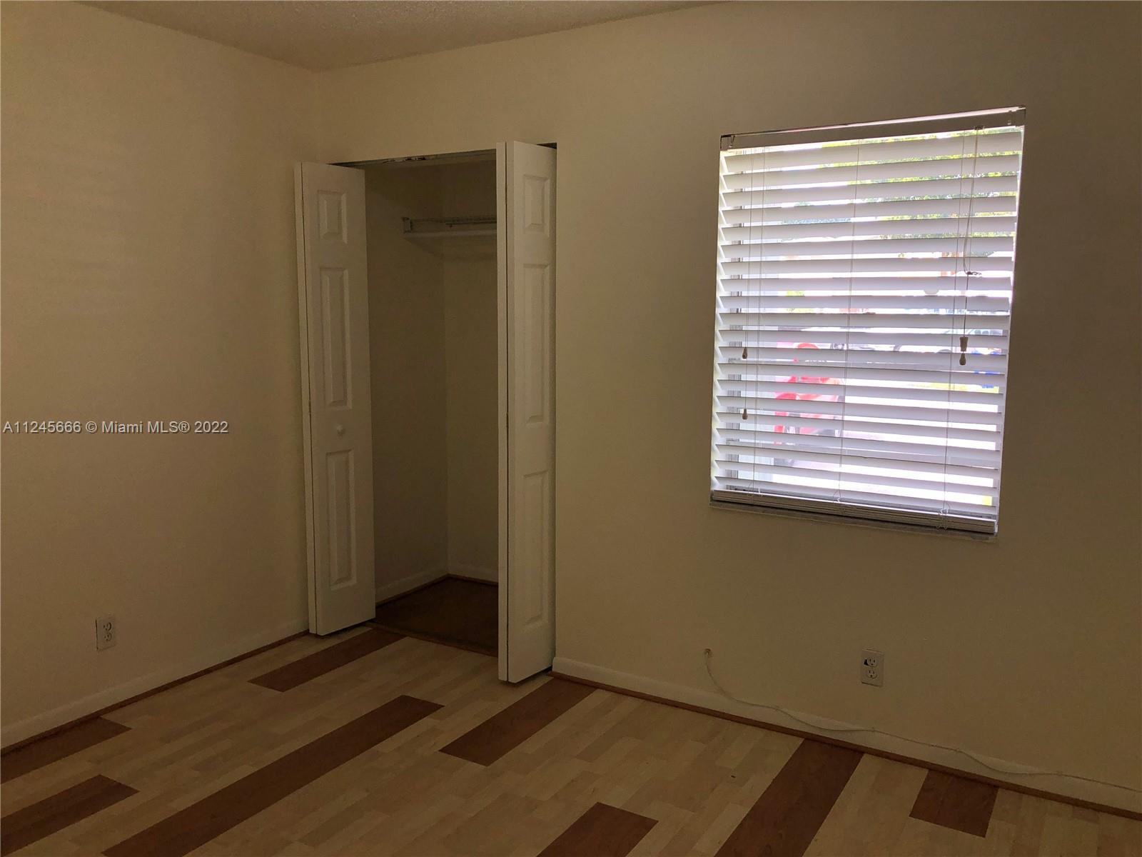 717 SW 79th Ter