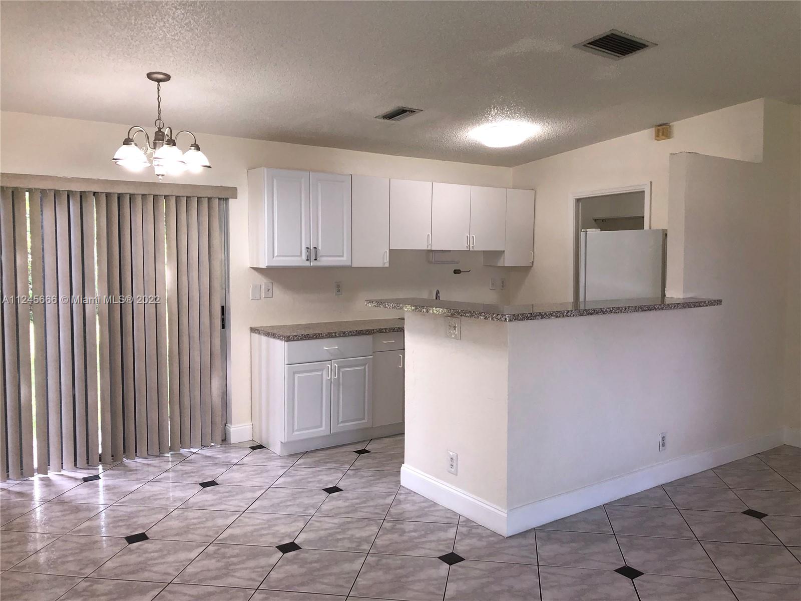 717 SW 79th Ter