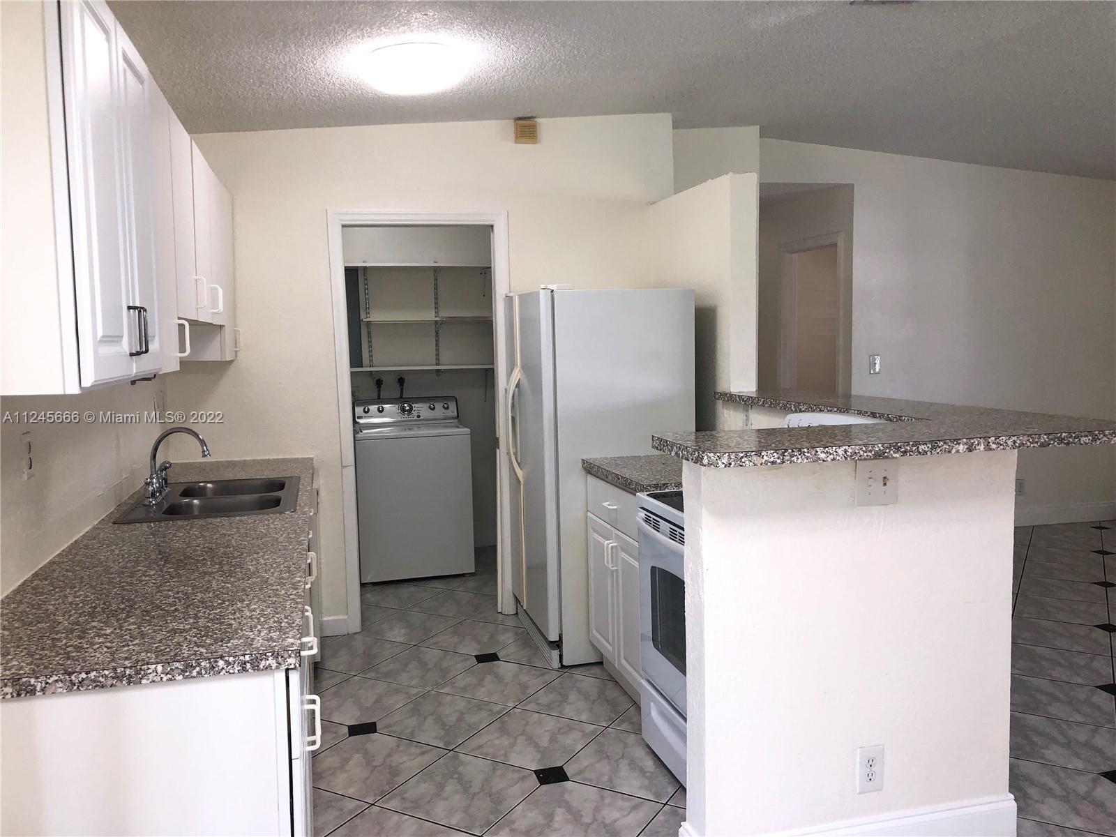 717 SW 79th Ter