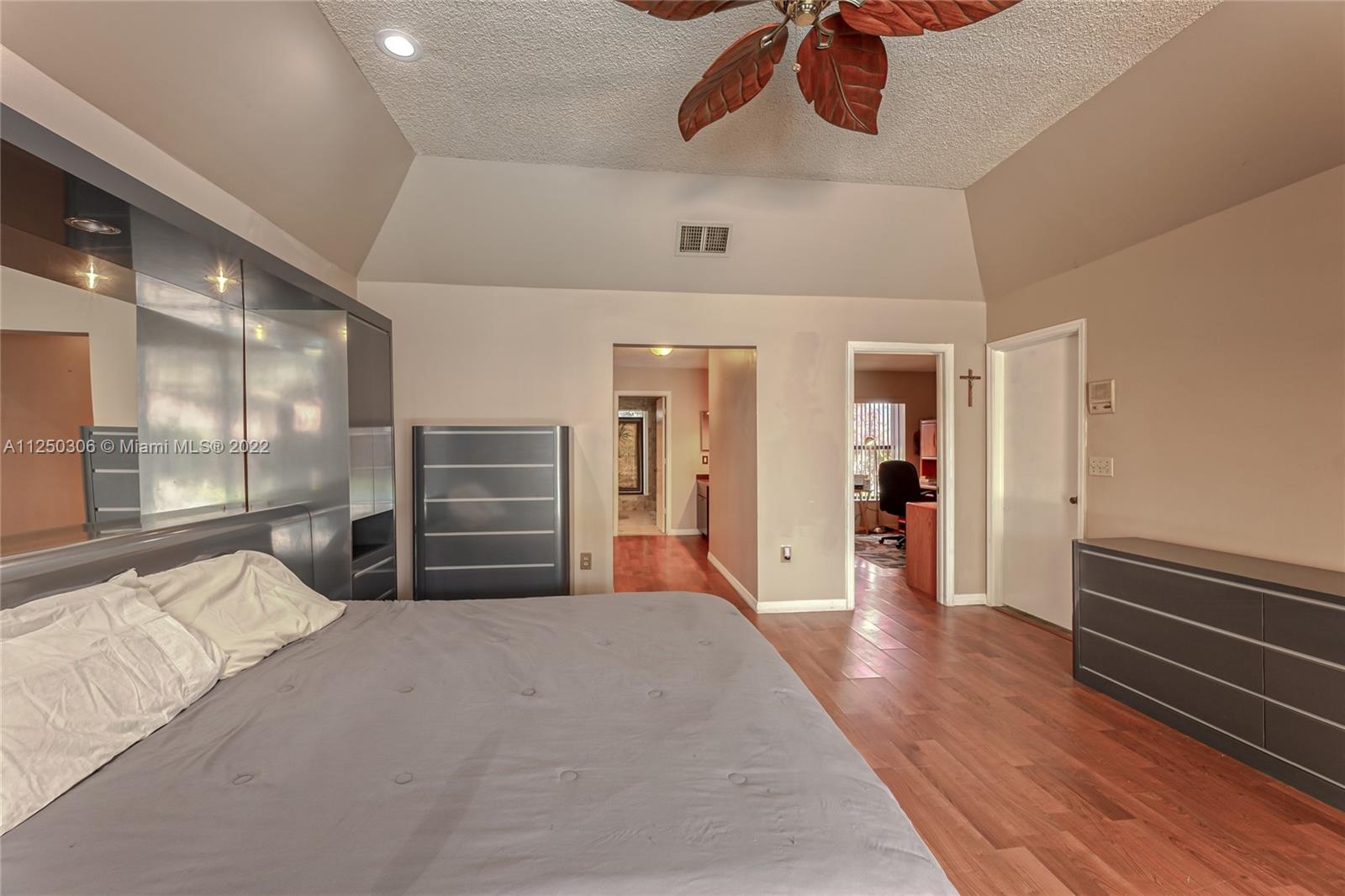 1211 NW 95th Ave