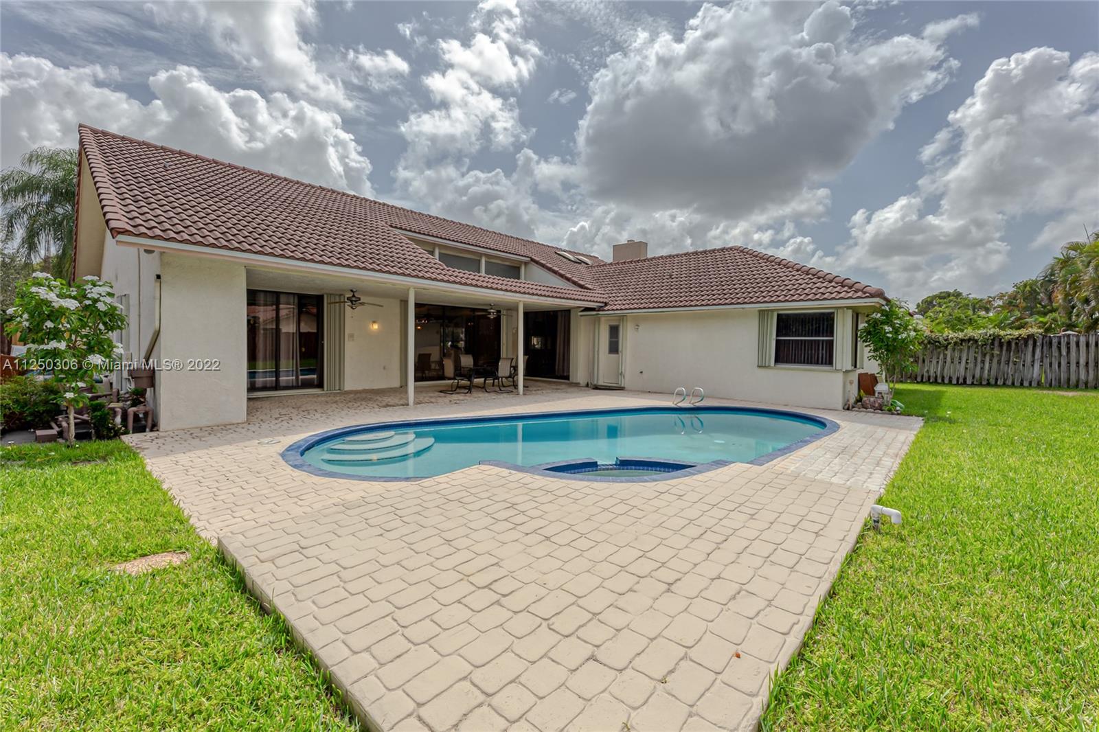 1211 NW 95th Ave
