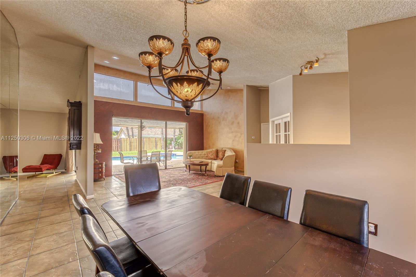 1211 NW 95th Ave